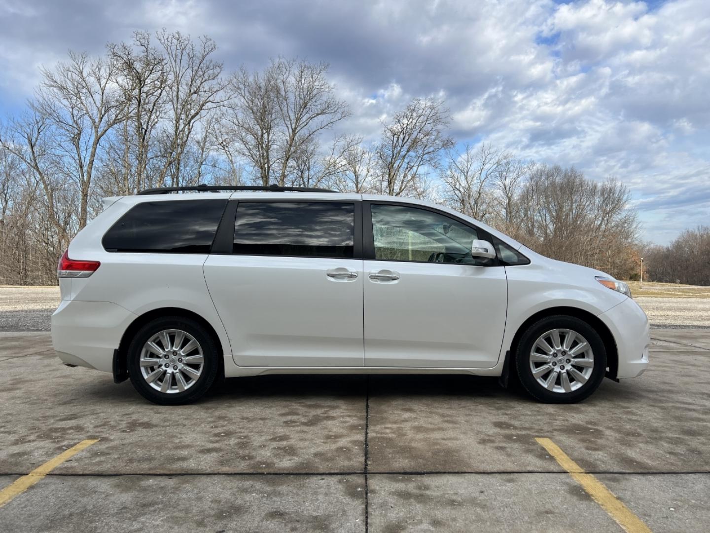 2013 WHITE /Gray Leather Toyota Sienna LIMITED FWD (5TDYK3DC0DS) with an 3.5L V6 engine, Automatic transmission, located at 2990 Old Orchard Rd., Jackson, MO, 63755, 37.354214, -89.612106 - 2013 Toyota Sienna Limited 247xxx miles Front Wheel Drive 3.5L V6 Automatic Leather 3rd Row Navigation Rear Entertainment Backup Camera Power/Heated Seats Bluetooth Cruise Power Windows/Locks/Mirrors We have financing available and we accept trades! Fill out a credit application on our - Photo#10