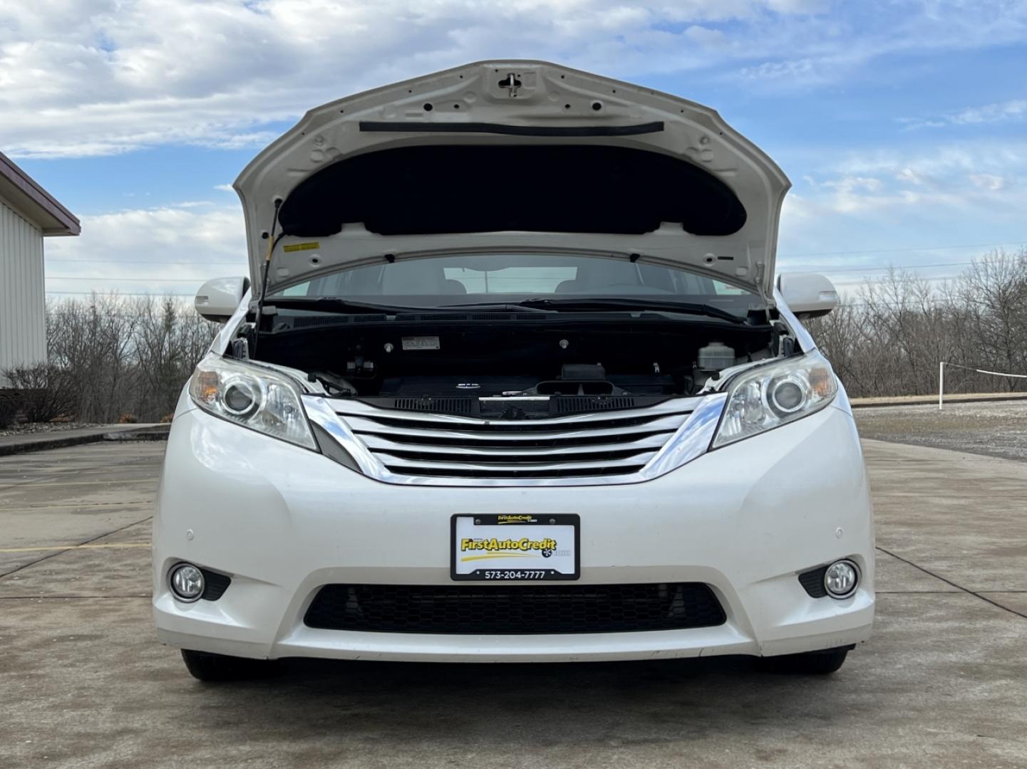 2013 WHITE /Gray Leather Toyota Sienna LIMITED FWD (5TDYK3DC0DS) with an 3.5L V6 engine, Automatic transmission, located at 2990 Old Orchard Rd., Jackson, MO, 63755, 37.354214, -89.612106 - 2013 Toyota Sienna Limited 247xxx miles Front Wheel Drive 3.5L V6 Automatic Leather 3rd Row Navigation Rear Entertainment Backup Camera Power/Heated Seats Bluetooth Cruise Power Windows/Locks/Mirrors We have financing available and we accept trades! Fill out a credit application on our - Photo#39