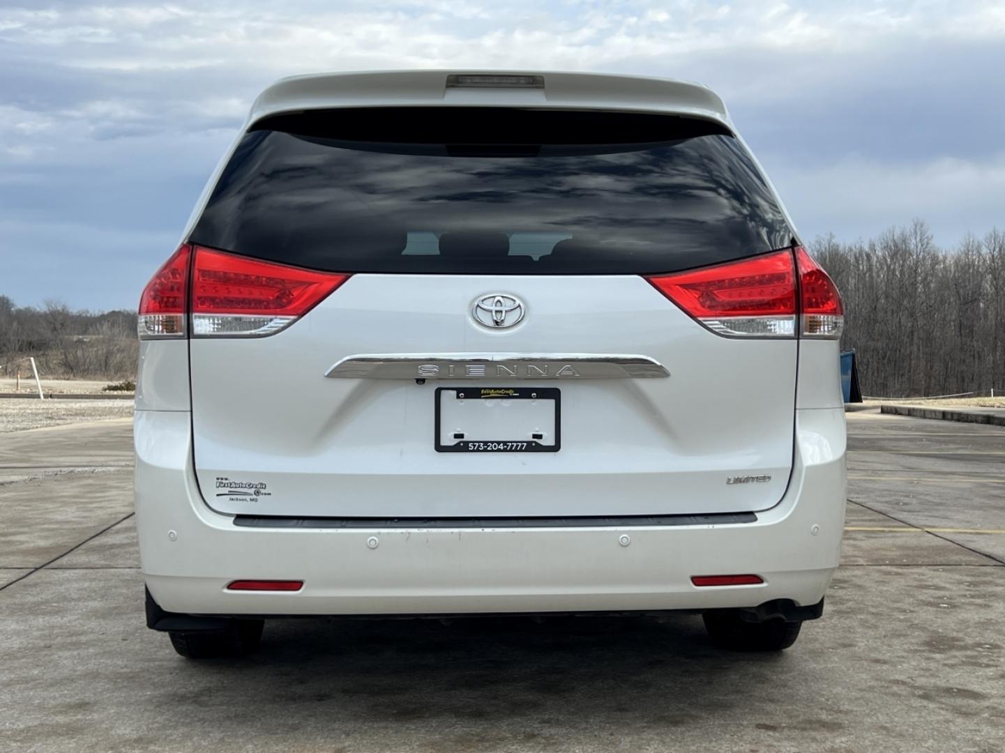 2013 WHITE /Gray Leather Toyota Sienna LIMITED FWD (5TDYK3DC0DS) with an 3.5L V6 engine, Automatic transmission, located at 2990 Old Orchard Rd., Jackson, MO, 63755, 37.354214, -89.612106 - 2013 Toyota Sienna Limited 247xxx miles Front Wheel Drive 3.5L V6 Automatic Leather 3rd Row Navigation Rear Entertainment Backup Camera Power/Heated Seats Bluetooth Cruise Power Windows/Locks/Mirrors We have financing available and we accept trades! Fill out a credit application on our - Photo#13