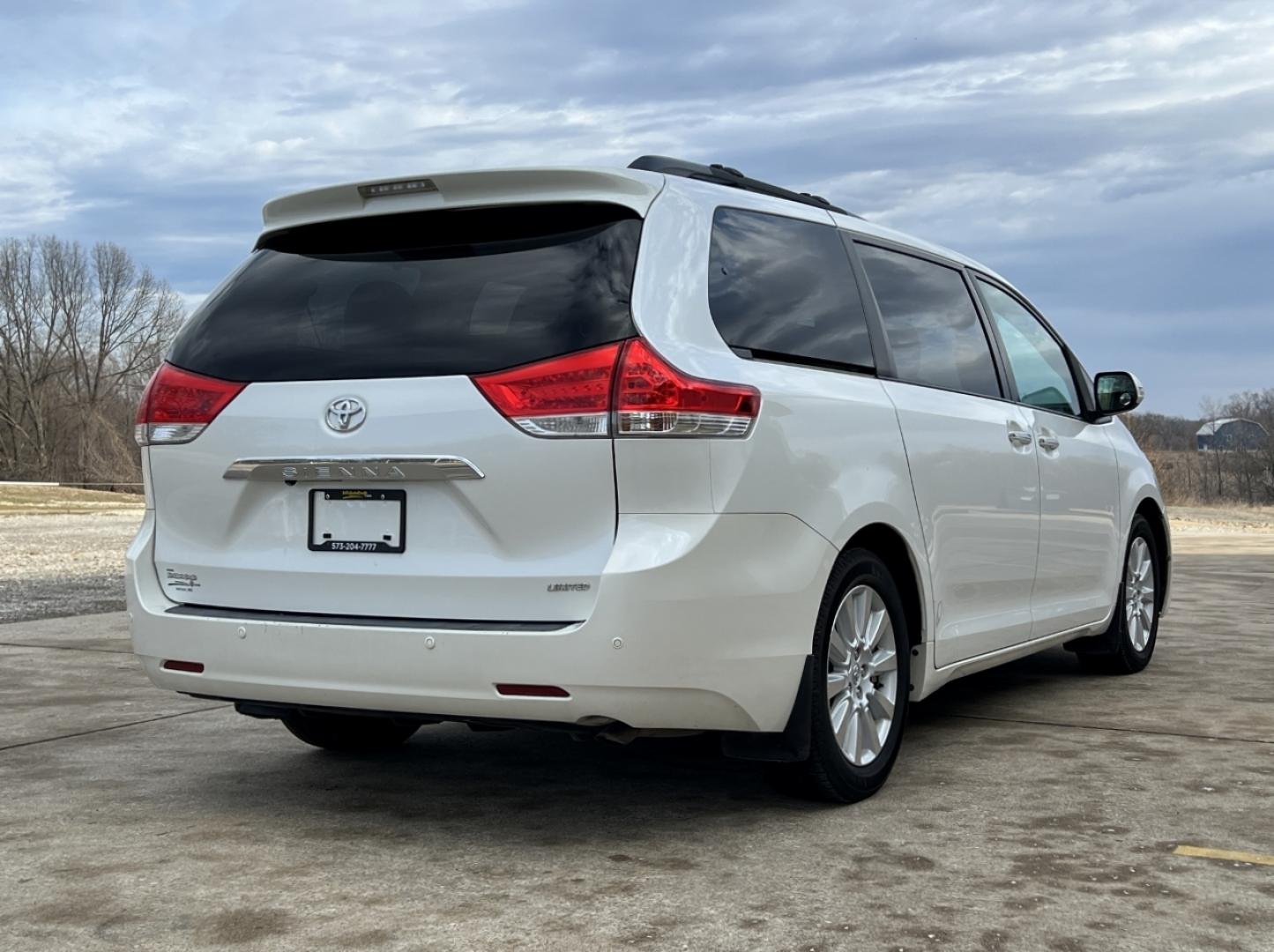 2013 WHITE /Gray Leather Toyota Sienna LIMITED FWD (5TDYK3DC0DS) with an 3.5L V6 engine, Automatic transmission, located at 2990 Old Orchard Rd., Jackson, MO, 63755, 37.354214, -89.612106 - 2013 Toyota Sienna Limited 247xxx miles Front Wheel Drive 3.5L V6 Automatic Leather 3rd Row Navigation Rear Entertainment Backup Camera Power/Heated Seats Bluetooth Cruise Power Windows/Locks/Mirrors We have financing available and we accept trades! Fill out a credit application on our - Photo#11