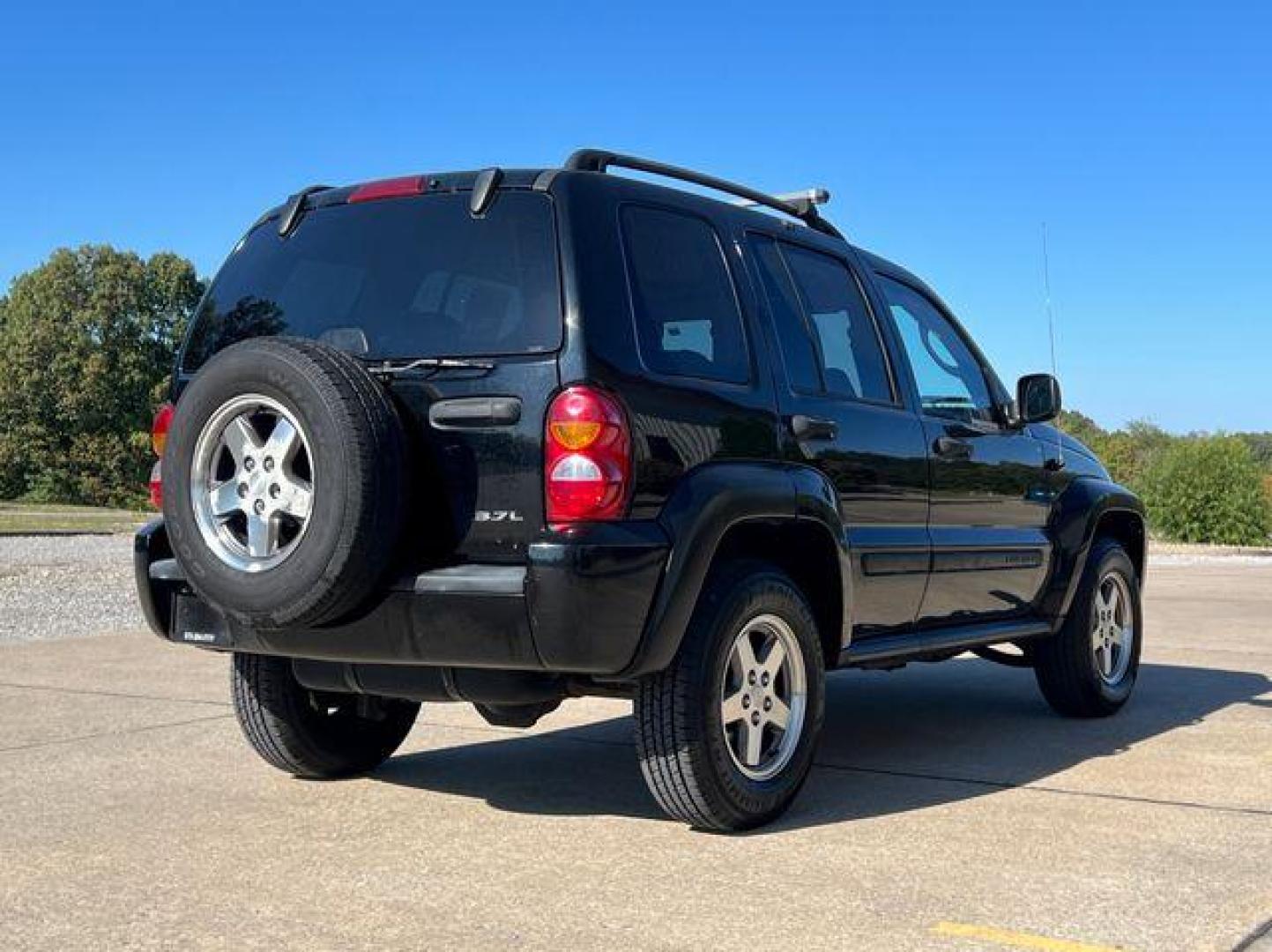 2005 BLACK /Gray Cloth JEEP LIBERTY RENEGADE (1J4GL38K55W) with an 3.7L V6 engine, Automatic transmission, located at 506 S. Kingshighway, Cape Girardeau, MO, 63703, 37.294994, -89.556206 - Photo#7
