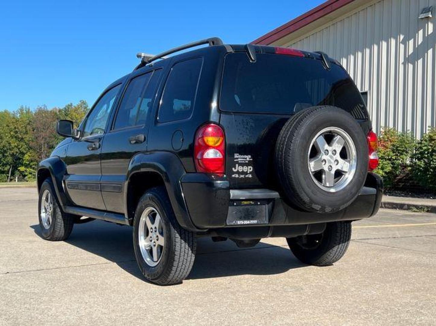2005 BLACK /Gray Cloth JEEP LIBERTY RENEGADE (1J4GL38K55W) with an 3.7L V6 engine, Automatic transmission, located at 506 S. Kingshighway, Cape Girardeau, MO, 63703, 37.294994, -89.556206 - Photo#8