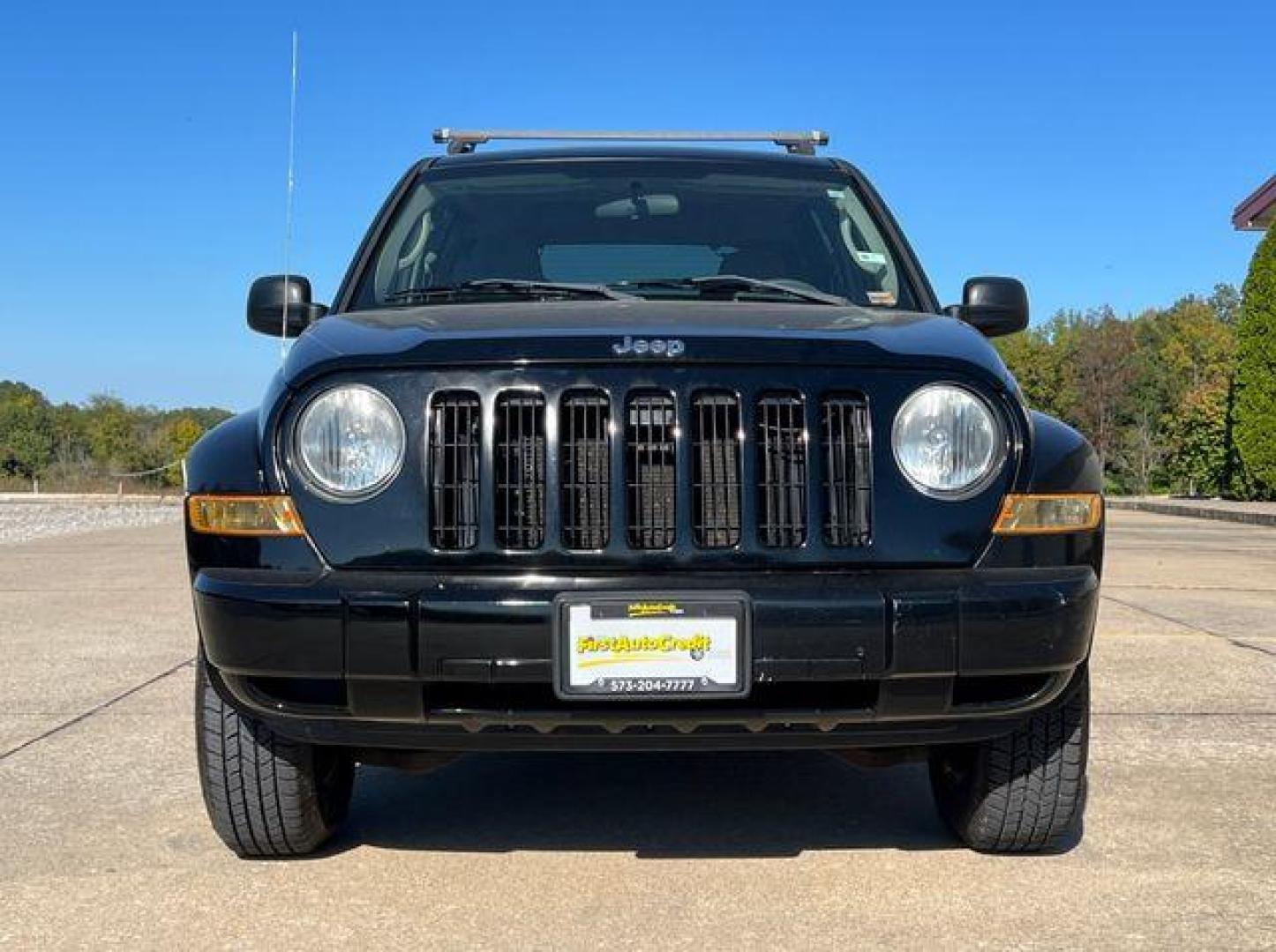 2005 BLACK /Gray Cloth JEEP LIBERTY RENEGADE (1J4GL38K55W) with an 3.7L V6 engine, Automatic transmission, located at 506 S. Kingshighway, Cape Girardeau, MO, 63703, 37.294994, -89.556206 - Photo#10