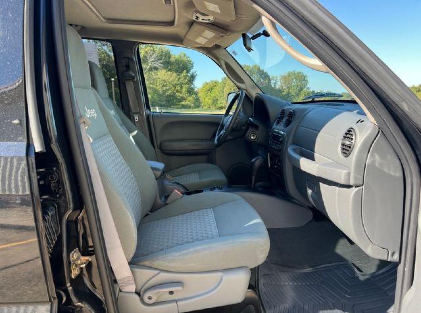 2005 BLACK /Gray Cloth JEEP LIBERTY RENEGADE (1J4GL38K55W) with an 3.7L V6 engine, Automatic transmission, located at 506 S. Kingshighway, Cape Girardeau, MO, 63703, 37.294994, -89.556206 - Photo#14