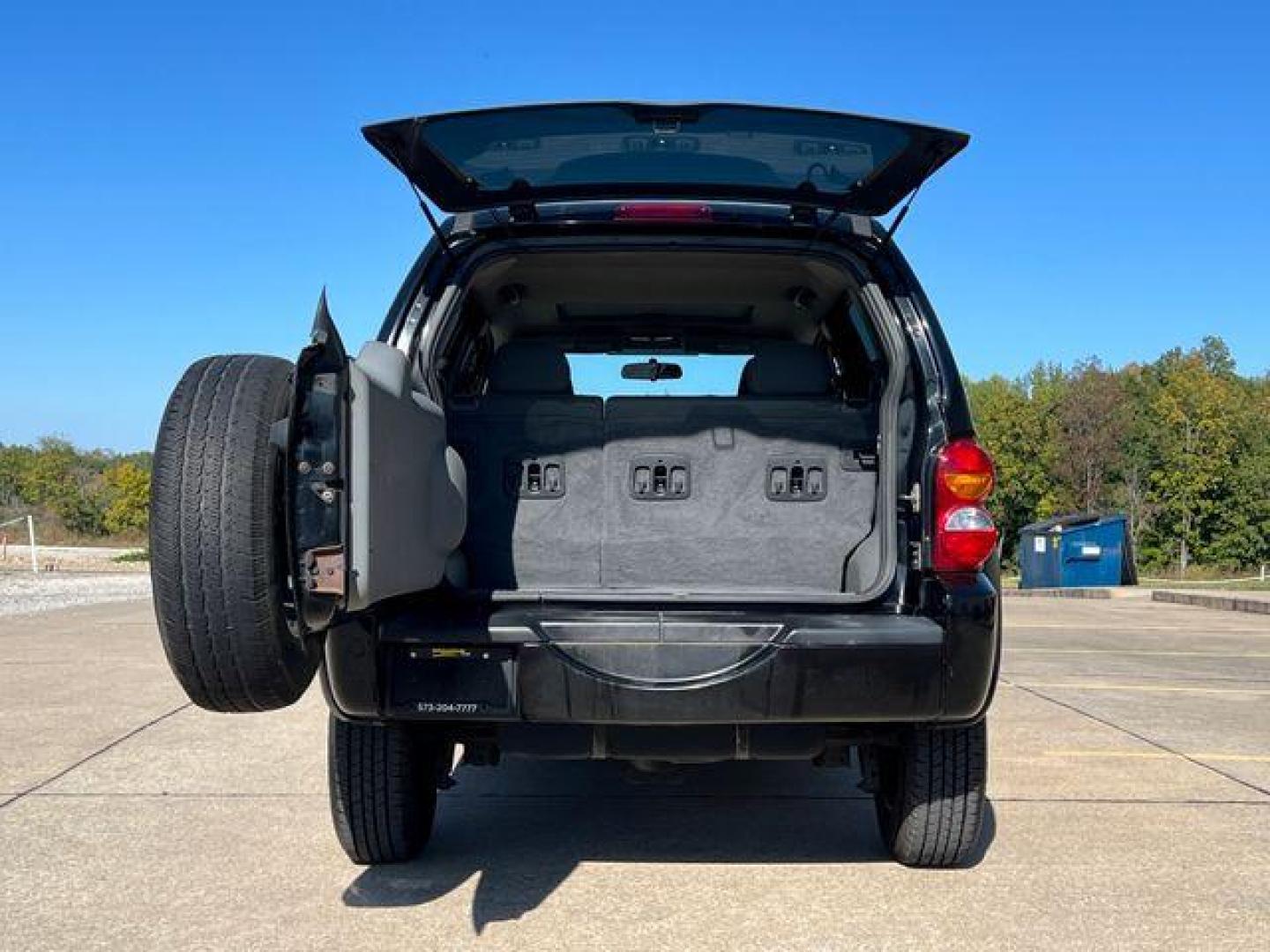 2005 BLACK /Gray Cloth JEEP LIBERTY RENEGADE (1J4GL38K55W) with an 3.7L V6 engine, Automatic transmission, located at 506 S. Kingshighway, Cape Girardeau, MO, 63703, 37.294994, -89.556206 - Photo#18