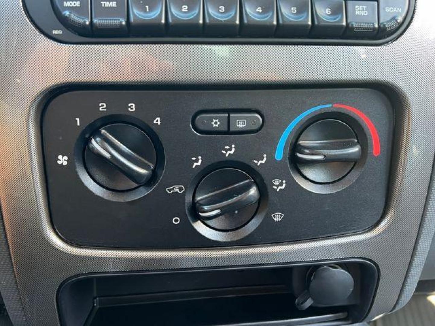 2005 BLACK /Gray Cloth JEEP LIBERTY RENEGADE (1J4GL38K55W) with an 3.7L V6 engine, Automatic transmission, located at 506 S. Kingshighway, Cape Girardeau, MO, 63703, 37.294994, -89.556206 - Photo#26