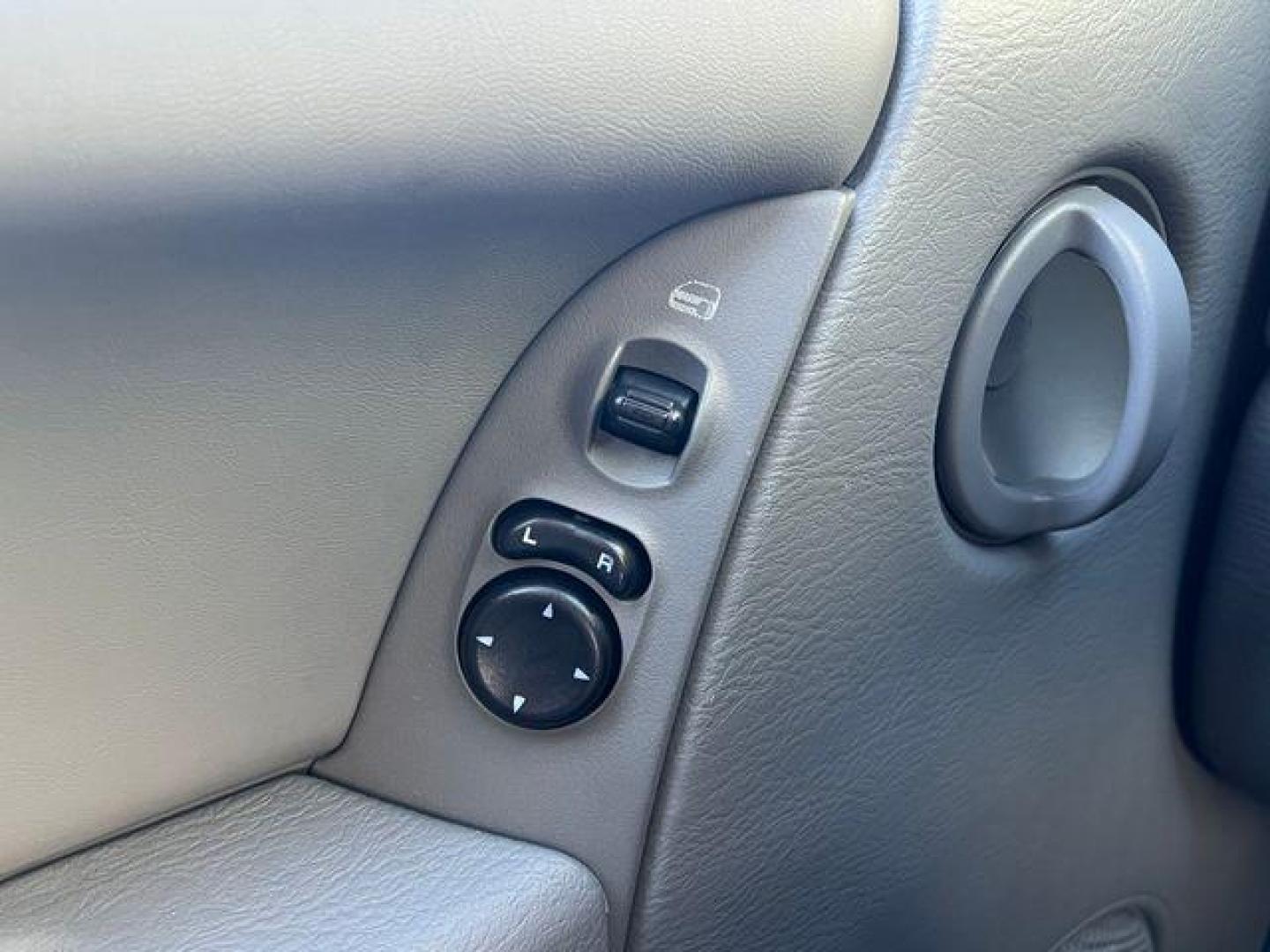 2005 BLACK /Gray Cloth JEEP LIBERTY RENEGADE (1J4GL38K55W) with an 3.7L V6 engine, Automatic transmission, located at 506 S. Kingshighway, Cape Girardeau, MO, 63703, 37.294994, -89.556206 - Photo#27