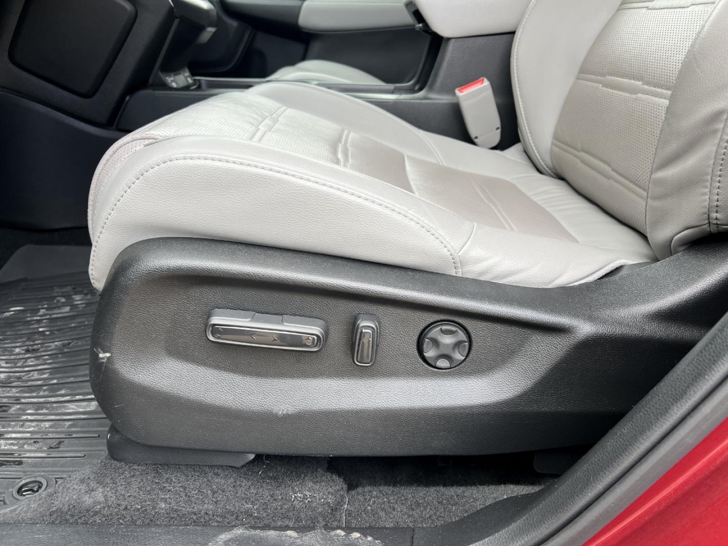 2021 RED /Gray Leather HONDA CR-V EX-L (7FART6H86ME) with an 2.0L 4 Cyl. Hybrid engine, Continuously Variable transmission, located at 2990 Old Orchard Rd., Jackson, MO, 63755, 37.354214, -89.612106 - 2021 Honda CR-V HYBRID EX-L Local 1-Owner 90xxx miles All Wheel Drive 2.0L 4 Cyl. Hybrid Automatic Leather Power/Heated Seats Heated Steering Wheel Backup Camera Sunroof Bluetooth Remote Start Cruise Power Windows/Locks/Mirrors We have financing available and we accept trades! Fill ou - Photo#5
