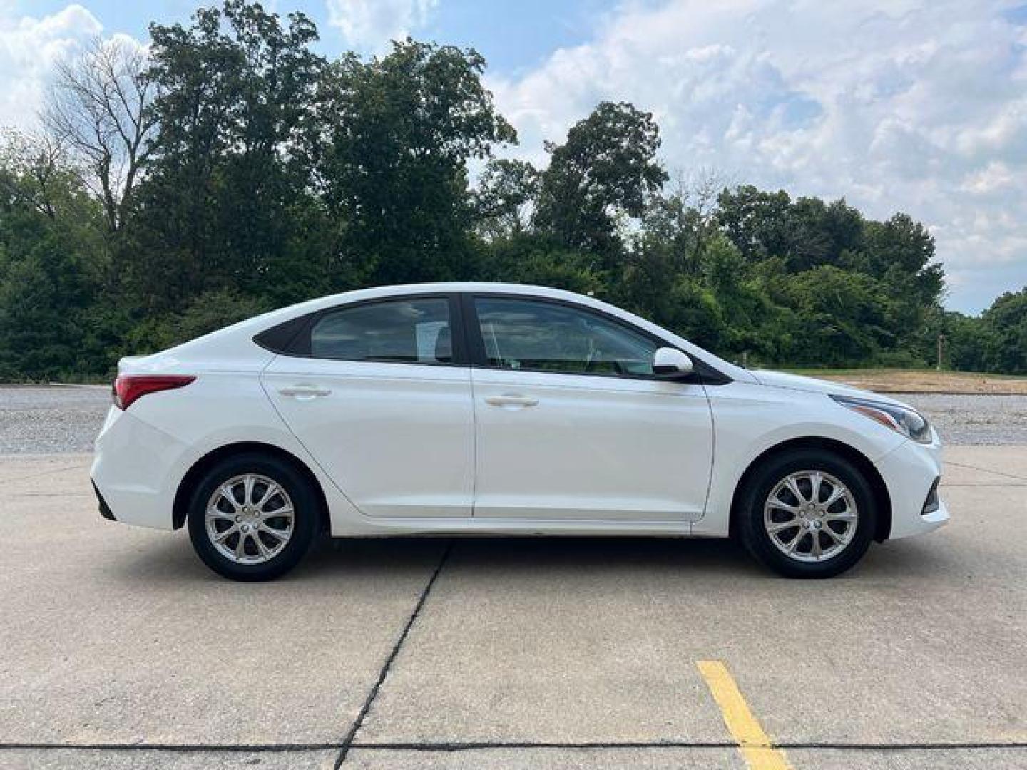 2021 WHITE /Black HYUNDAI ACCENT SE (3KPC24A6XME) with an 1.6L engine, Continuously Variable transmission, located at 2990 Old Orchard Rd., Jackson, MO, 63755, 37.354214, -89.612106 - Photo#5