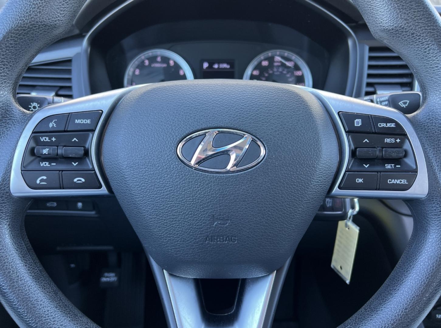 2019 WHITE /Black Cloth HYUNDAI SONATA SE (5NPE24AF4KH) with an 2.4L 4 Cyl. engine, Automatic transmission, located at 2990 Old Orchard Rd., Jackson, MO, 63755, 37.354214, -89.612106 - 2019 Hyundai Sonata SE 111xxx miles Front Wheel Drive 2.4L 4 Cyl. Automatic Backup Camera Bluetooth Cruise Power Windows/Locks/Mirrors We have financing available and we accept trades! Fill out a credit application on our website or come by today! If you have any questions, give us a call - Photo#19