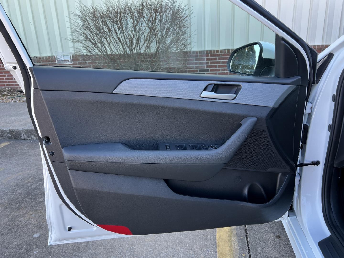 2019 WHITE /Black Cloth HYUNDAI SONATA SE (5NPE24AF4KH) with an 2.4L 4 Cyl. engine, Automatic transmission, located at 2990 Old Orchard Rd., Jackson, MO, 63755, 37.354214, -89.612106 - 2019 Hyundai Sonata SE 111xxx miles Front Wheel Drive 2.4L 4 Cyl. Automatic Backup Camera Bluetooth Cruise Power Windows/Locks/Mirrors We have financing available and we accept trades! Fill out a credit application on our website or come by today! If you have any questions, give us a call - Photo#10