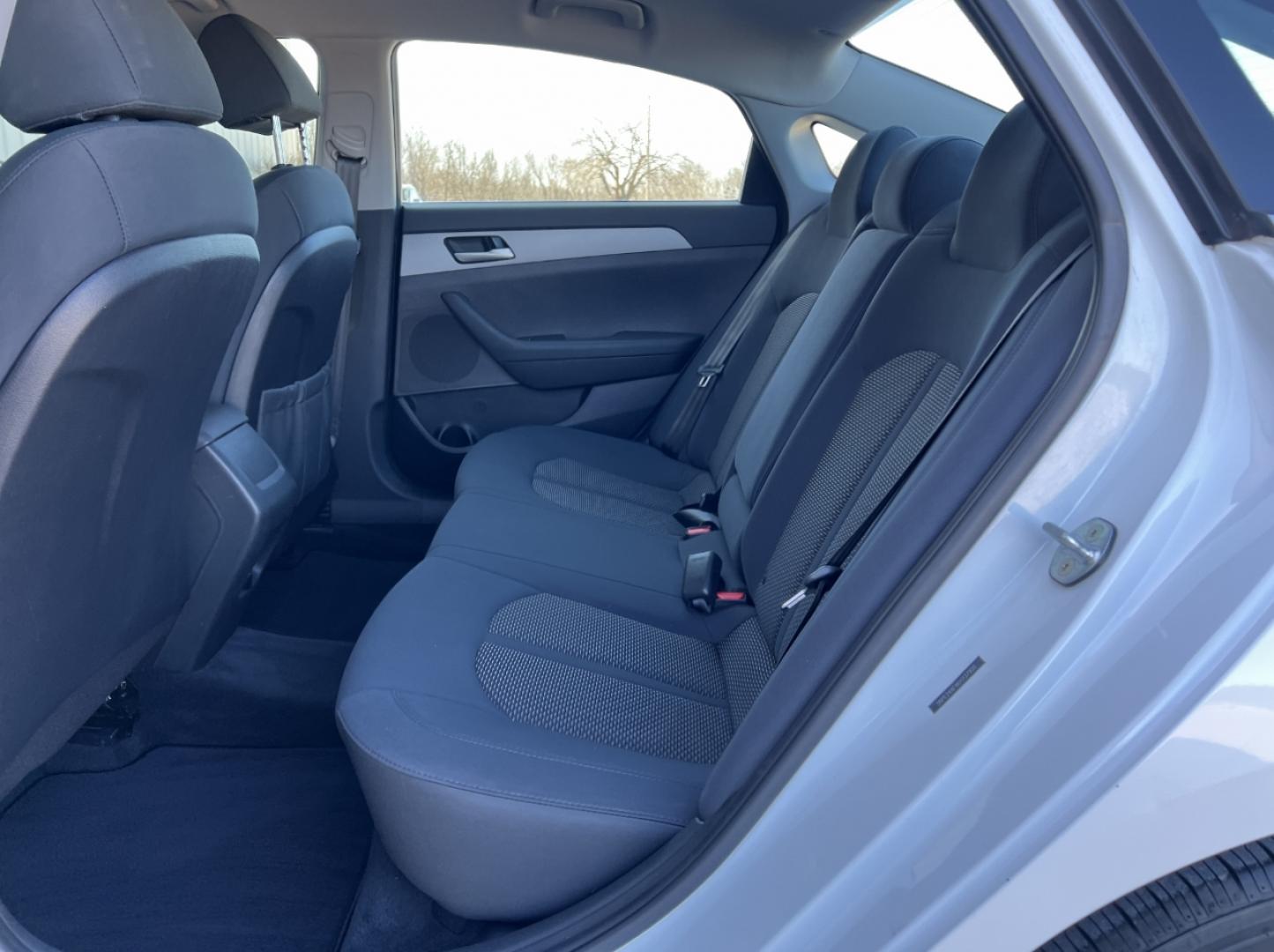 2019 WHITE /Black Cloth HYUNDAI SONATA SE (5NPE24AF4KH) with an 2.4L 4 Cyl. engine, Automatic transmission, located at 2990 Old Orchard Rd., Jackson, MO, 63755, 37.354214, -89.612106 - 2019 Hyundai Sonata SE 111xxx miles Front Wheel Drive 2.4L 4 Cyl. Automatic Backup Camera Bluetooth Cruise Power Windows/Locks/Mirrors We have financing available and we accept trades! Fill out a credit application on our website or come by today! If you have any questions, give us a call - Photo#14
