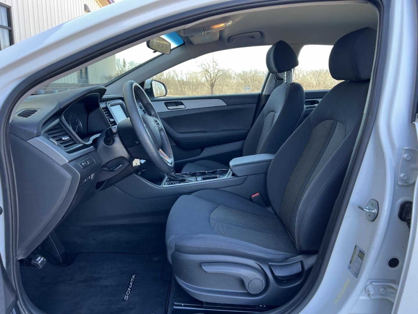 2019 WHITE /Black Cloth HYUNDAI SONATA SE (5NPE24AF4KH) with an 2.4L 4 Cyl. engine, Automatic transmission, located at 2990 Old Orchard Rd., Jackson, MO, 63755, 37.354214, -89.612106 - 2019 Hyundai Sonata SE 111xxx miles Front Wheel Drive 2.4L 4 Cyl. Automatic Backup Camera Bluetooth Cruise Power Windows/Locks/Mirrors We have financing available and we accept trades! Fill out a credit application on our website or come by today! If you have any questions, give us a call - Photo#11
