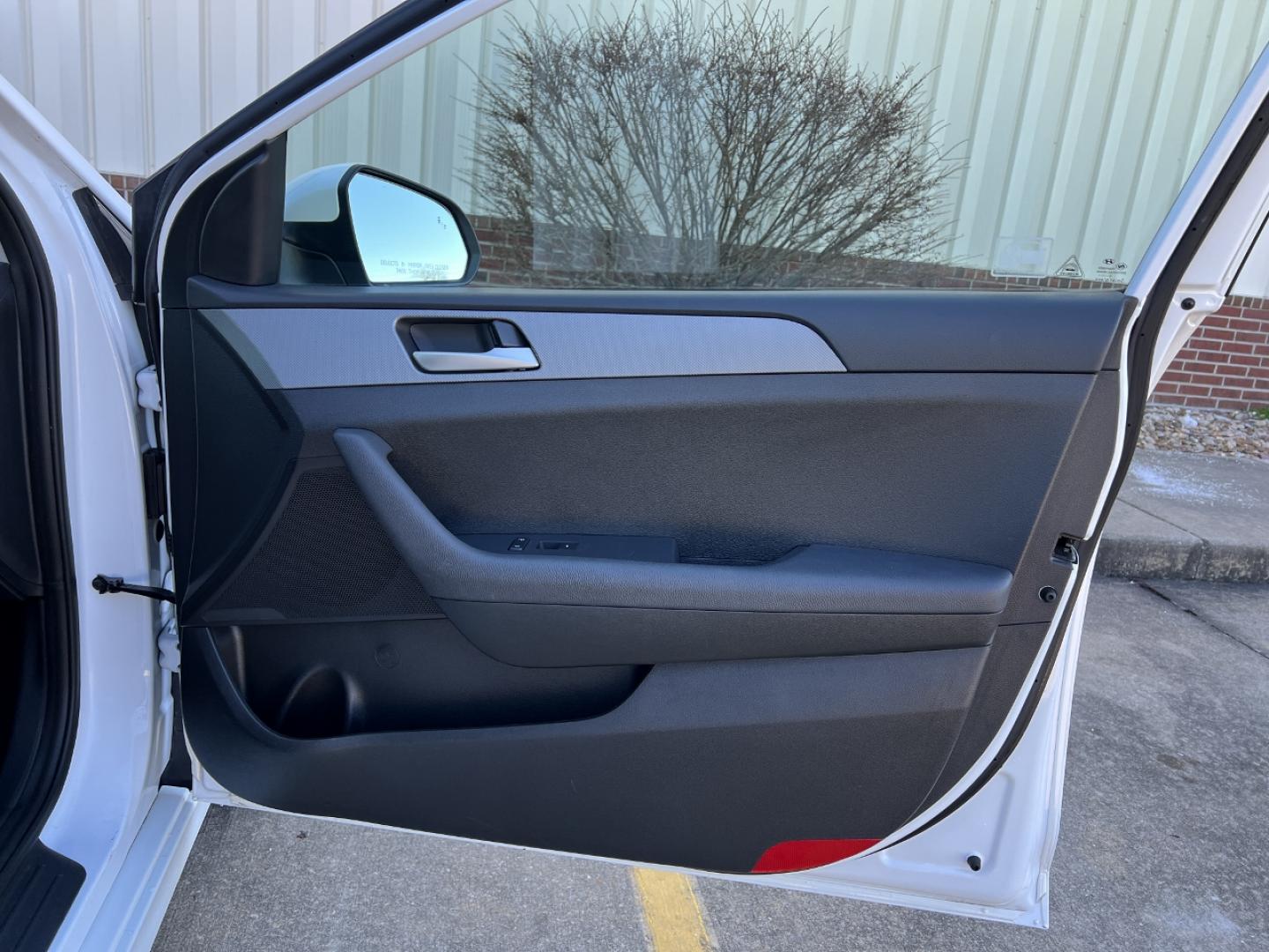 2019 WHITE /Black Cloth HYUNDAI SONATA SE (5NPE24AF4KH) with an 2.4L 4 Cyl. engine, Automatic transmission, located at 2990 Old Orchard Rd., Jackson, MO, 63755, 37.354214, -89.612106 - 2019 Hyundai Sonata SE 111xxx miles Front Wheel Drive 2.4L 4 Cyl. Automatic Backup Camera Bluetooth Cruise Power Windows/Locks/Mirrors We have financing available and we accept trades! Fill out a credit application on our website or come by today! If you have any questions, give us a call - Photo#12