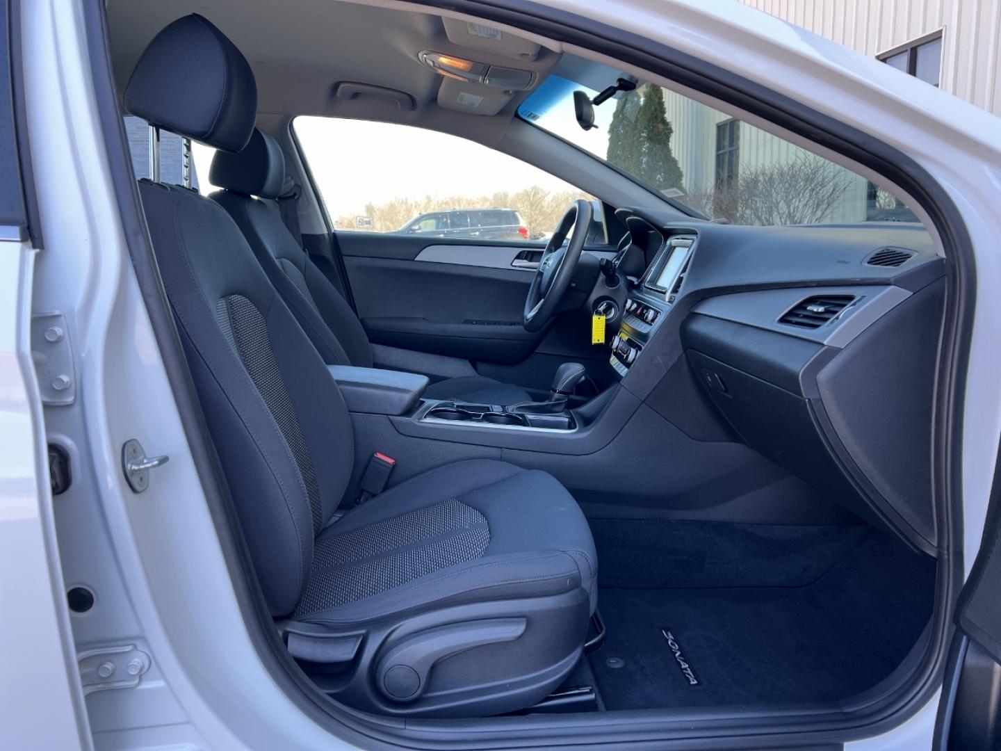 2019 WHITE /Black Cloth HYUNDAI SONATA SE (5NPE24AF4KH) with an 2.4L 4 Cyl. engine, Automatic transmission, located at 2990 Old Orchard Rd., Jackson, MO, 63755, 37.354214, -89.612106 - 2019 Hyundai Sonata SE 111xxx miles Front Wheel Drive 2.4L 4 Cyl. Automatic Backup Camera Bluetooth Cruise Power Windows/Locks/Mirrors We have financing available and we accept trades! Fill out a credit application on our website or come by today! If you have any questions, give us a call - Photo#13