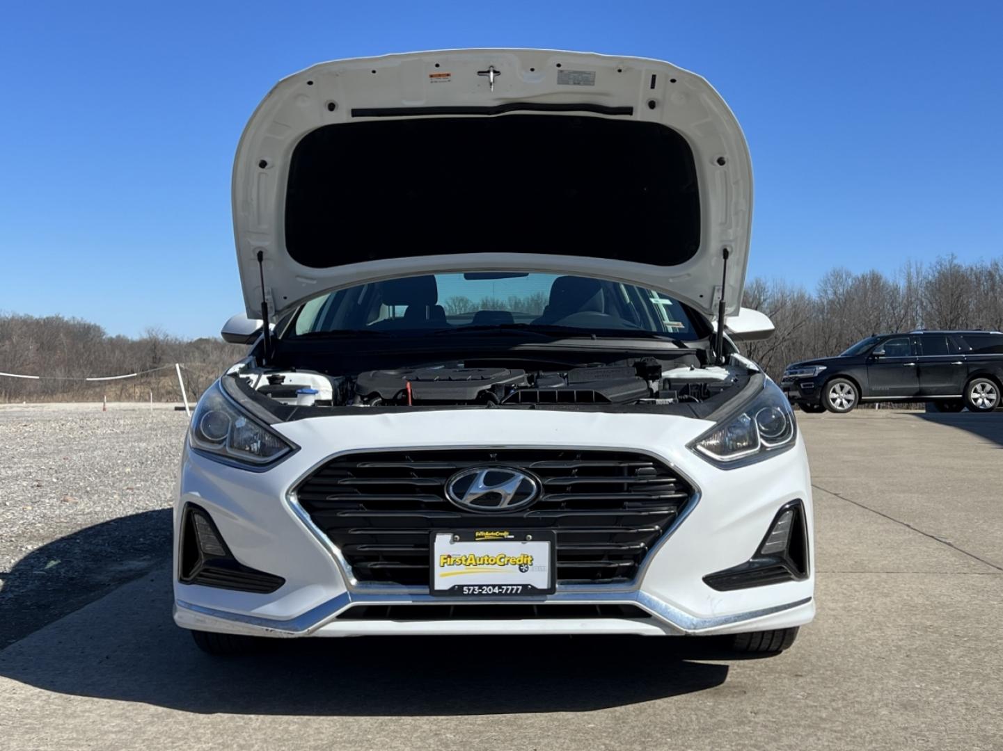 2019 WHITE /Black Cloth HYUNDAI SONATA SE (5NPE24AF4KH) with an 2.4L 4 Cyl. engine, Automatic transmission, located at 2990 Old Orchard Rd., Jackson, MO, 63755, 37.354214, -89.612106 - 2019 Hyundai Sonata SE 111xxx miles Front Wheel Drive 2.4L 4 Cyl. Automatic Backup Camera Bluetooth Cruise Power Windows/Locks/Mirrors We have financing available and we accept trades! Fill out a credit application on our website or come by today! If you have any questions, give us a call - Photo#27