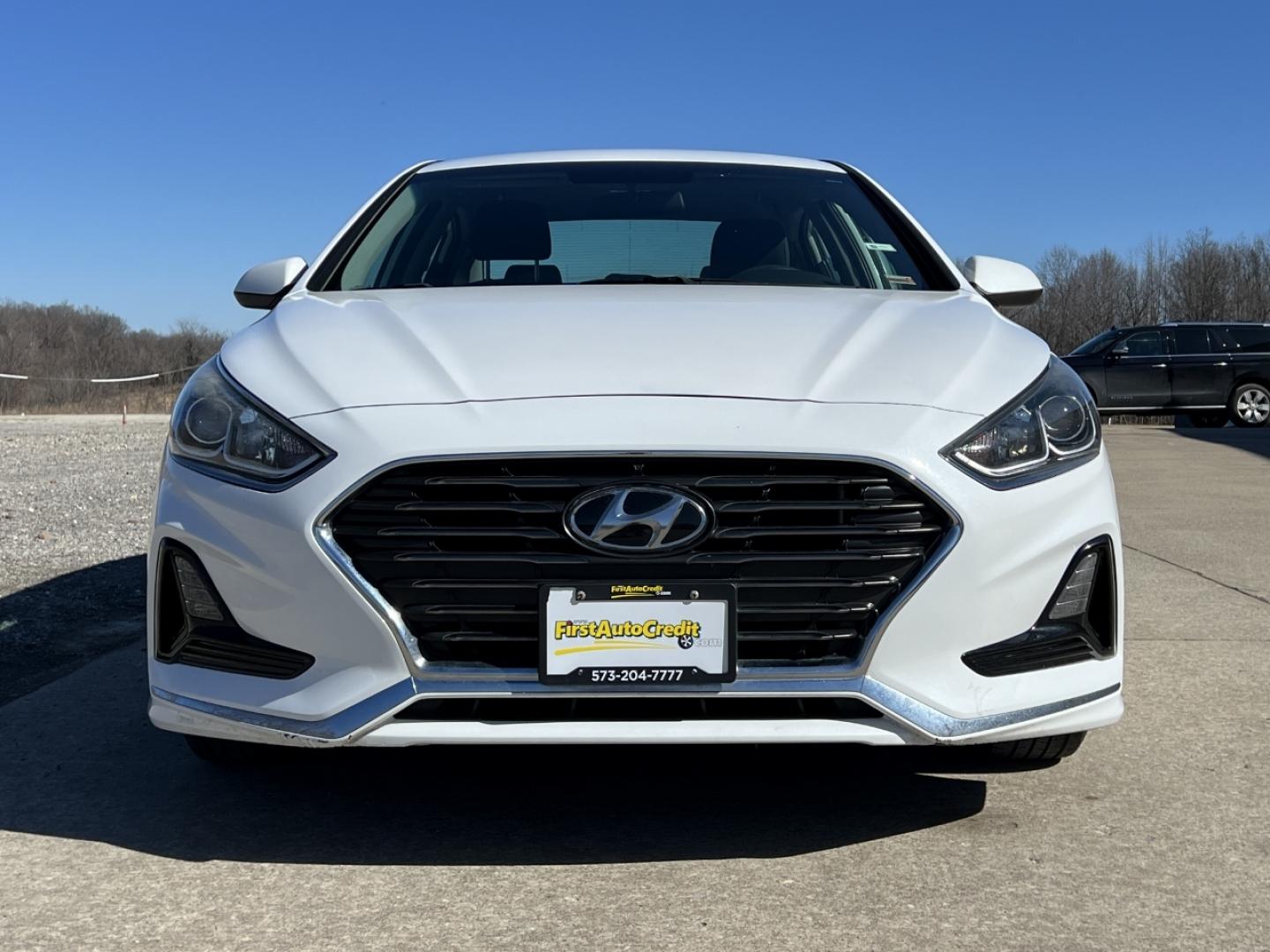 2019 WHITE /Black Cloth HYUNDAI SONATA SE (5NPE24AF4KH) with an 2.4L 4 Cyl. engine, Automatic transmission, located at 2990 Old Orchard Rd., Jackson, MO, 63755, 37.354214, -89.612106 - 2019 Hyundai Sonata SE 111xxx miles Front Wheel Drive 2.4L 4 Cyl. Automatic Backup Camera Bluetooth Cruise Power Windows/Locks/Mirrors We have financing available and we accept trades! Fill out a credit application on our website or come by today! If you have any questions, give us a call - Photo#9