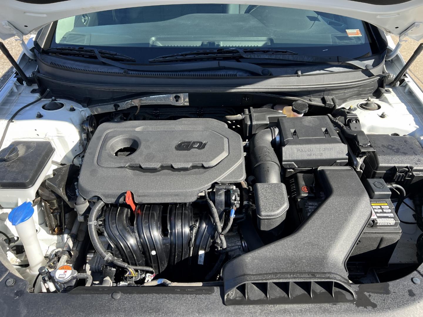 2019 WHITE /Black Cloth HYUNDAI SONATA SE (5NPE24AF4KH) with an 2.4L 4 Cyl. engine, Automatic transmission, located at 2990 Old Orchard Rd., Jackson, MO, 63755, 37.354214, -89.612106 - 2019 Hyundai Sonata SE 111xxx miles Front Wheel Drive 2.4L 4 Cyl. Automatic Backup Camera Bluetooth Cruise Power Windows/Locks/Mirrors We have financing available and we accept trades! Fill out a credit application on our website or come by today! If you have any questions, give us a call - Photo#28