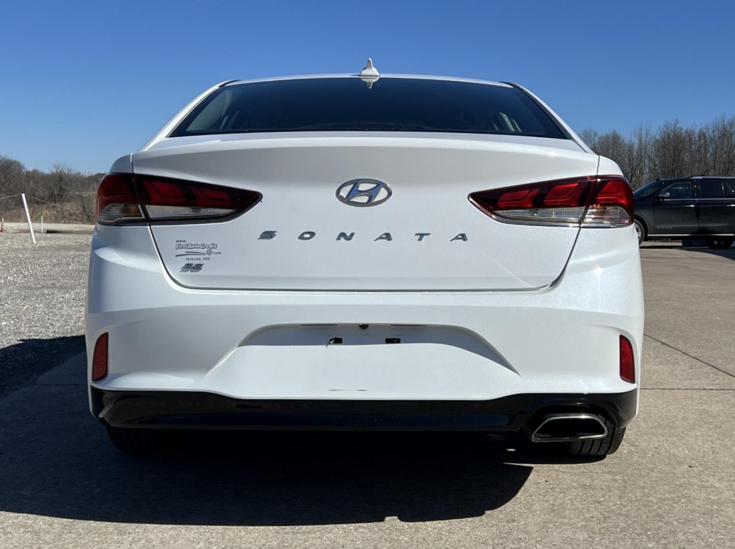 2019 WHITE /Black Cloth HYUNDAI SONATA SE (5NPE24AF4KH) with an 2.4L 4 Cyl. engine, Automatic transmission, located at 2990 Old Orchard Rd., Jackson, MO, 63755, 37.354214, -89.612106 - 2019 Hyundai Sonata SE 111xxx miles Front Wheel Drive 2.4L 4 Cyl. Automatic Backup Camera Bluetooth Cruise Power Windows/Locks/Mirrors We have financing available and we accept trades! Fill out a credit application on our website or come by today! If you have any questions, give us a call - Photo#8