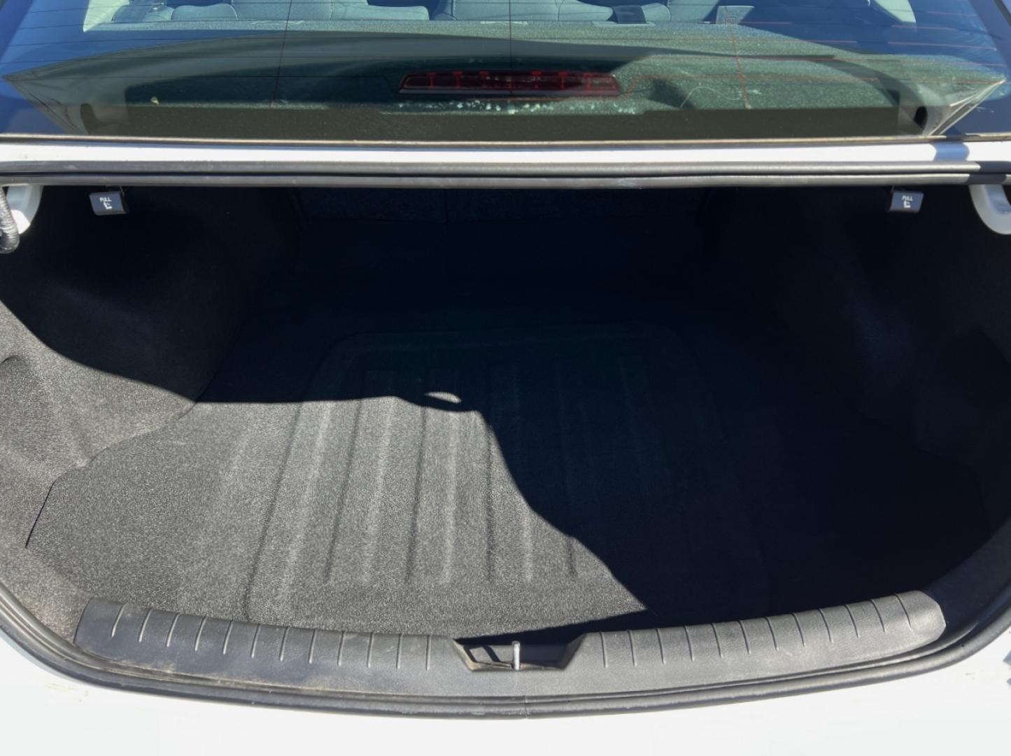 2019 WHITE /Black Cloth HYUNDAI SONATA SE (5NPE24AF4KH) with an 2.4L 4 Cyl. engine, Automatic transmission, located at 2990 Old Orchard Rd., Jackson, MO, 63755, 37.354214, -89.612106 - 2019 Hyundai Sonata SE 111xxx miles Front Wheel Drive 2.4L 4 Cyl. Automatic Backup Camera Bluetooth Cruise Power Windows/Locks/Mirrors We have financing available and we accept trades! Fill out a credit application on our website or come by today! If you have any questions, give us a call - Photo#17