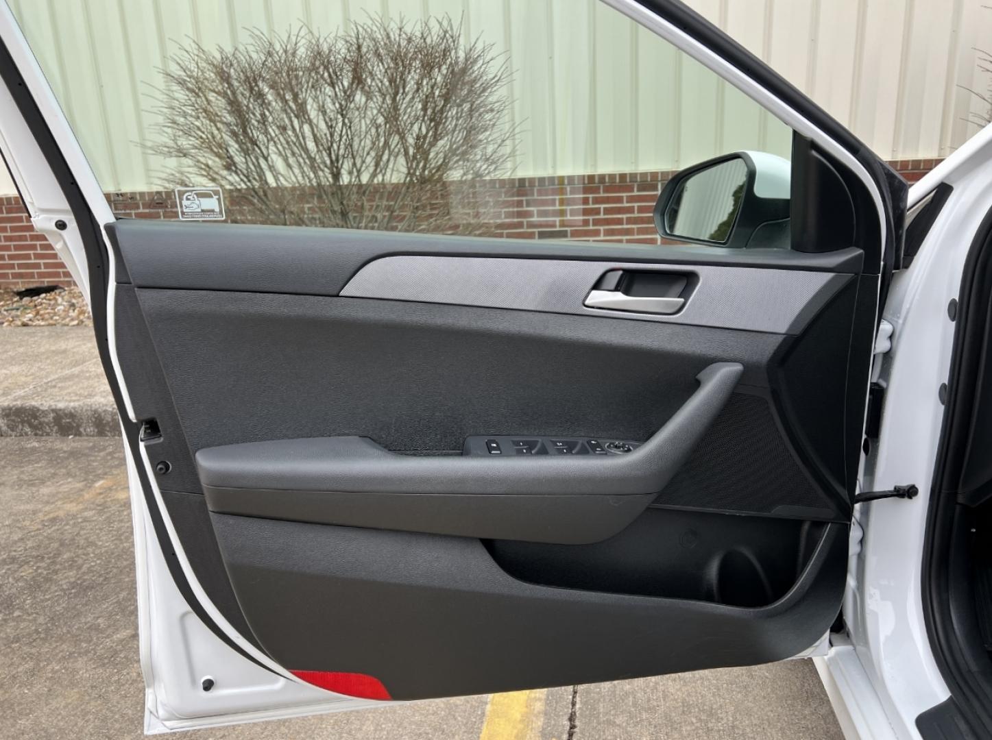 2019 WHITE /Black Cloth HYUNDAI SONATA SE (5NPE24AF3KH) with an 2.4L 4 Cyl. engine, Automatic transmission, located at 2990 Old Orchard Rd., Jackson, MO, 63755, 37.354214, -89.612106 - 2019 Hyundai Sonata SE 77xxx miles Front Wheel Drive 2.4L 4 Cyl. Automatic Backup Camera Bluetooth Cruise Power Windows/Locks/Mirrors We have financing available and we accept trades! Fill out a credit application on our website or come by today! If you have any questions, give us a call a - Photo#10