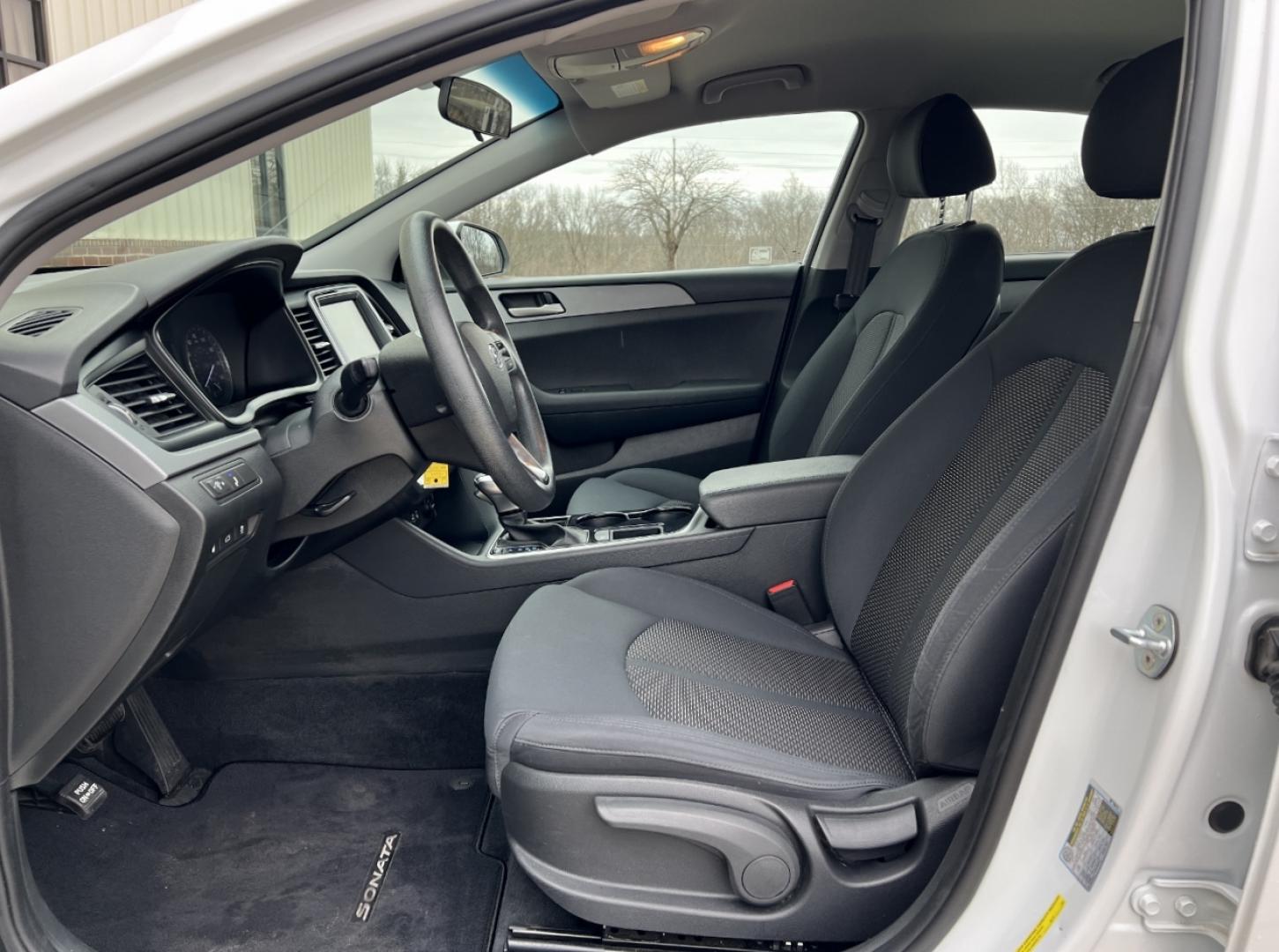 2019 WHITE /Black Cloth HYUNDAI SONATA SE (5NPE24AF3KH) with an 2.4L 4 Cyl. engine, Automatic transmission, located at 2990 Old Orchard Rd., Jackson, MO, 63755, 37.354214, -89.612106 - 2019 Hyundai Sonata SE 77xxx miles Front Wheel Drive 2.4L 4 Cyl. Automatic Backup Camera Bluetooth Cruise Power Windows/Locks/Mirrors We have financing available and we accept trades! Fill out a credit application on our website or come by today! If you have any questions, give us a call a - Photo#11