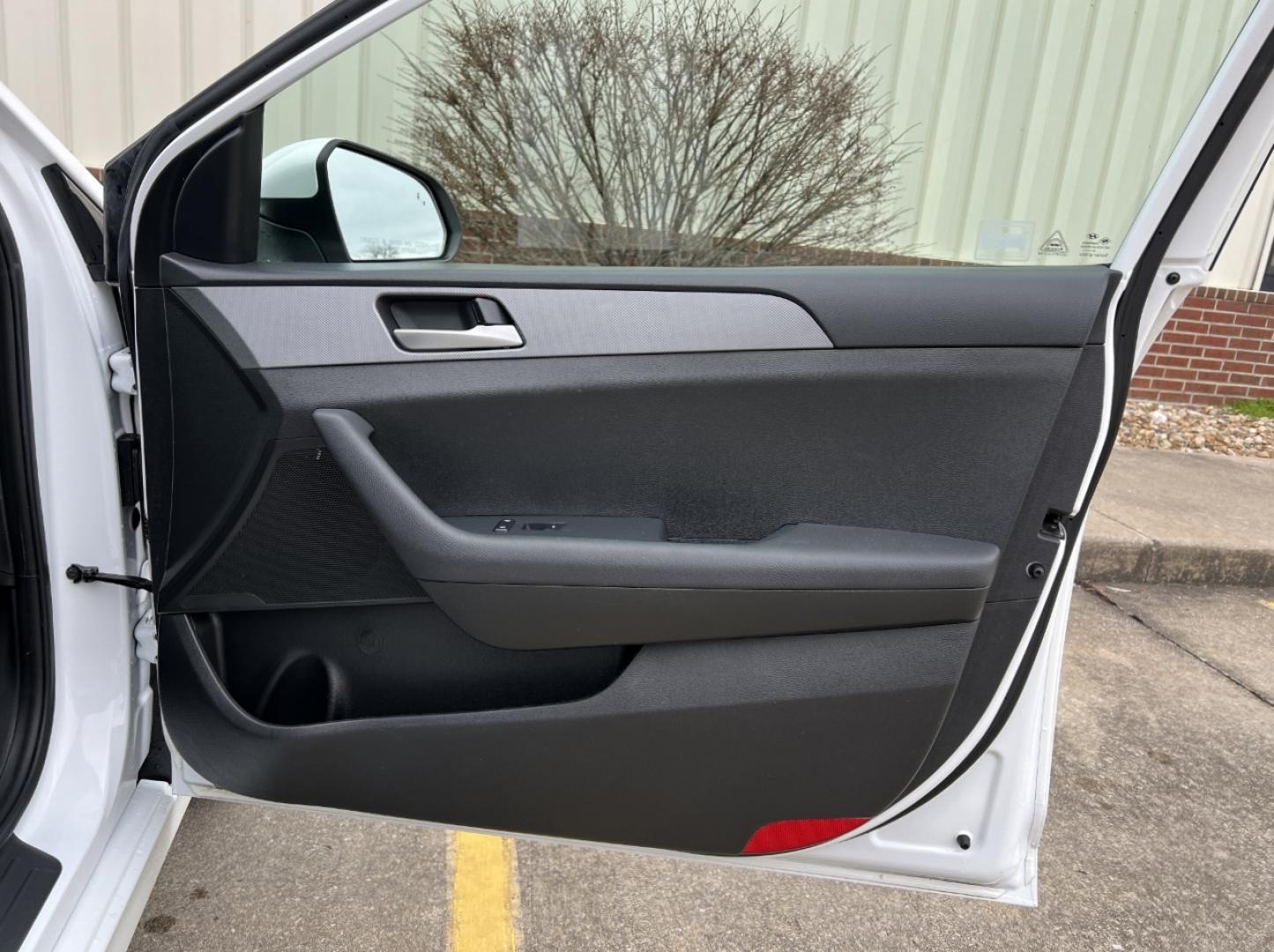 2019 WHITE /Black Cloth HYUNDAI SONATA SE (5NPE24AF3KH) with an 2.4L 4 Cyl. engine, Automatic transmission, located at 2990 Old Orchard Rd., Jackson, MO, 63755, 37.354214, -89.612106 - 2019 Hyundai Sonata SE 77xxx miles Front Wheel Drive 2.4L 4 Cyl. Automatic Backup Camera Bluetooth Cruise Power Windows/Locks/Mirrors We have financing available and we accept trades! Fill out a credit application on our website or come by today! If you have any questions, give us a call a - Photo#12