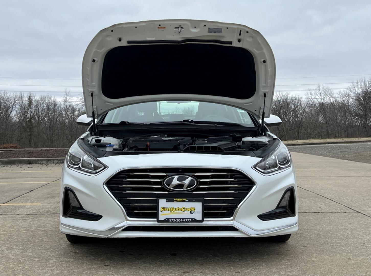 2019 WHITE /Black Cloth HYUNDAI SONATA SE (5NPE24AF3KH) with an 2.4L 4 Cyl. engine, Automatic transmission, located at 2990 Old Orchard Rd., Jackson, MO, 63755, 37.354214, -89.612106 - 2019 Hyundai Sonata SE 77xxx miles Front Wheel Drive 2.4L 4 Cyl. Automatic Backup Camera Bluetooth Cruise Power Windows/Locks/Mirrors We have financing available and we accept trades! Fill out a credit application on our website or come by today! If you have any questions, give us a call a - Photo#27