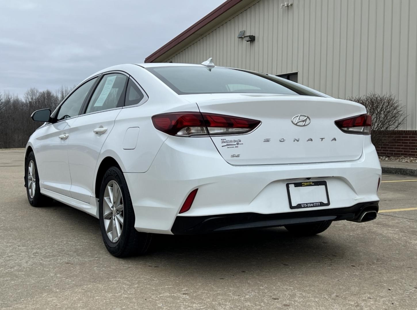 2019 WHITE /Black Cloth HYUNDAI SONATA SE (5NPE24AF3KH) with an 2.4L 4 Cyl. engine, Automatic transmission, located at 2990 Old Orchard Rd., Jackson, MO, 63755, 37.354214, -89.612106 - 2019 Hyundai Sonata SE 77xxx miles Front Wheel Drive 2.4L 4 Cyl. Automatic Backup Camera Bluetooth Cruise Power Windows/Locks/Mirrors We have financing available and we accept trades! Fill out a credit application on our website or come by today! If you have any questions, give us a call a - Photo#7