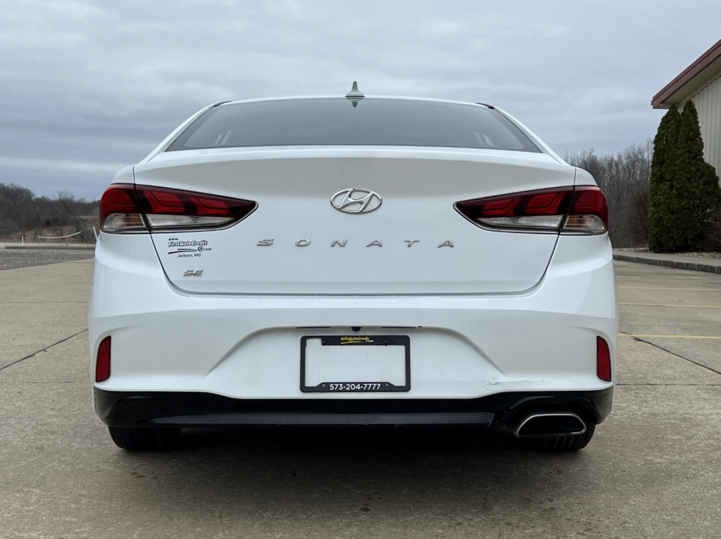 2019 WHITE /Black Cloth HYUNDAI SONATA SE (5NPE24AF3KH) with an 2.4L 4 Cyl. engine, Automatic transmission, located at 2990 Old Orchard Rd., Jackson, MO, 63755, 37.354214, -89.612106 - 2019 Hyundai Sonata SE 77xxx miles Front Wheel Drive 2.4L 4 Cyl. Automatic Backup Camera Bluetooth Cruise Power Windows/Locks/Mirrors We have financing available and we accept trades! Fill out a credit application on our website or come by today! If you have any questions, give us a call a - Photo#8