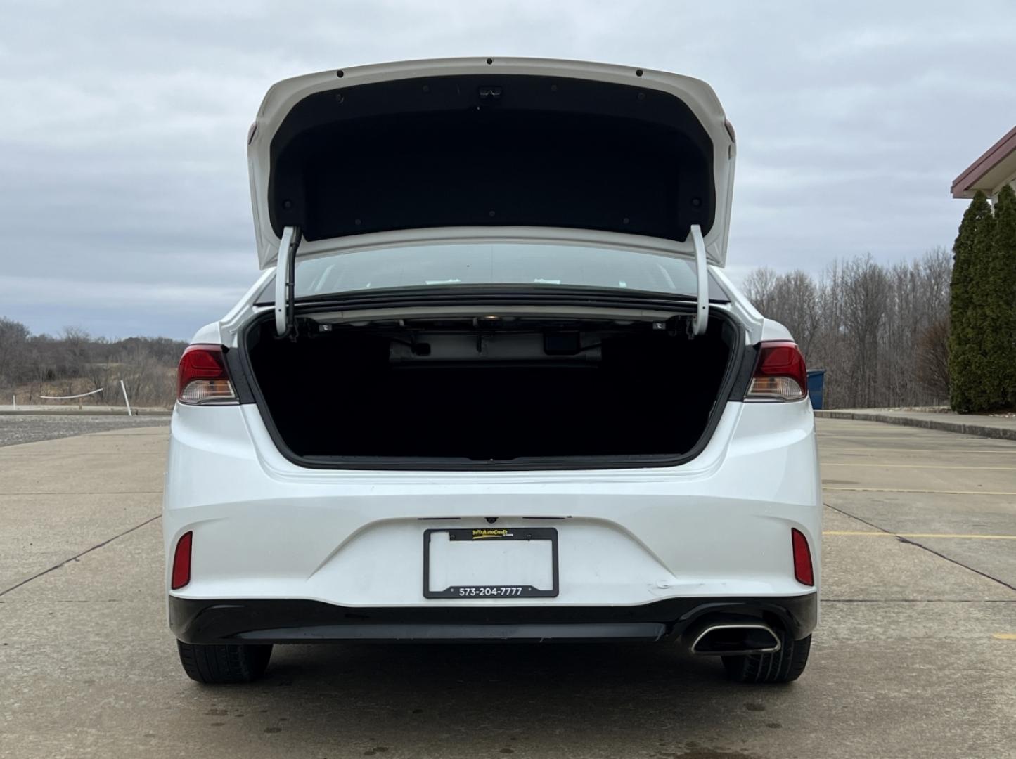 2019 WHITE /Black Cloth HYUNDAI SONATA SE (5NPE24AF3KH) with an 2.4L 4 Cyl. engine, Automatic transmission, located at 2990 Old Orchard Rd., Jackson, MO, 63755, 37.354214, -89.612106 - 2019 Hyundai Sonata SE 77xxx miles Front Wheel Drive 2.4L 4 Cyl. Automatic Backup Camera Bluetooth Cruise Power Windows/Locks/Mirrors We have financing available and we accept trades! Fill out a credit application on our website or come by today! If you have any questions, give us a call a - Photo#16