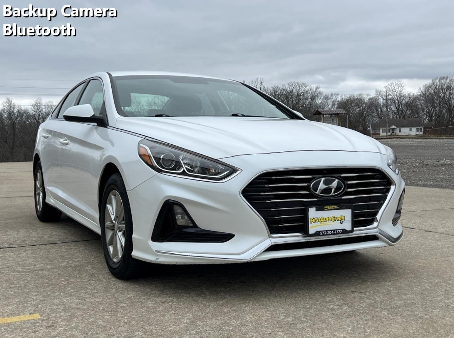 2019 WHITE /Black Cloth HYUNDAI SONATA SE (5NPE24AF3KH) with an 2.4L 4 Cyl. engine, Automatic transmission, located at 2990 Old Orchard Rd., Jackson, MO, 63755, 37.354214, -89.612106 - 2019 Hyundai Sonata SE 77xxx miles Front Wheel Drive 2.4L 4 Cyl. Automatic Backup Camera Bluetooth Cruise Power Windows/Locks/Mirrors We have financing available and we accept trades! Fill out a credit application on our website or come by today! If you have any questions, give us a call a - Photo#0