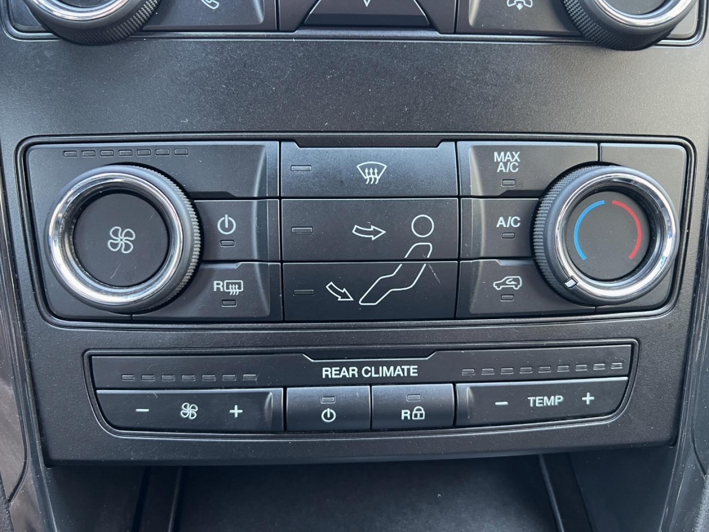 2019 WHITE /Black Cloth FORD EXPLORER XLT (1FM5K8D83KG) with an 3.5L V6 engine, Automatic transmission, located at 2990 Old Orchard Rd., Jackson, MO, 63755, 37.354214, -89.612106 - 2019 Ford Explorer XLT 116xxx miles 4 Wheel Drive 3.5L V6 Automatic 3rd Row Backup Camera Power Seats Bluetooth Cruise Power Windows/Locks/Mirrors We have financing available and we accept trades! Fill out a credit application on our website or come by today! If you have any questions, g - Photo#26