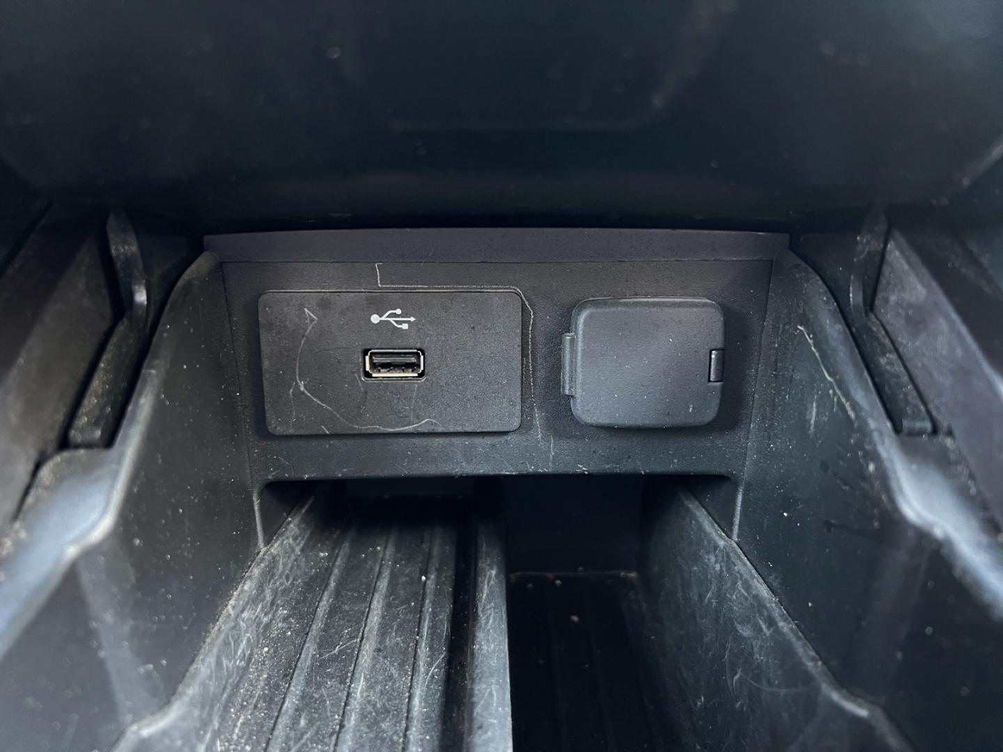 2019 WHITE /Black Cloth FORD EXPLORER XLT (1FM5K8D83KG) with an 3.5L V6 engine, Automatic transmission, located at 2990 Old Orchard Rd., Jackson, MO, 63755, 37.354214, -89.612106 - 2019 Ford Explorer XLT 116xxx miles 4 Wheel Drive 3.5L V6 Automatic 3rd Row Backup Camera Power Seats Bluetooth Cruise Power Windows/Locks/Mirrors We have financing available and we accept trades! Fill out a credit application on our website or come by today! If you have any questions, g - Photo#27