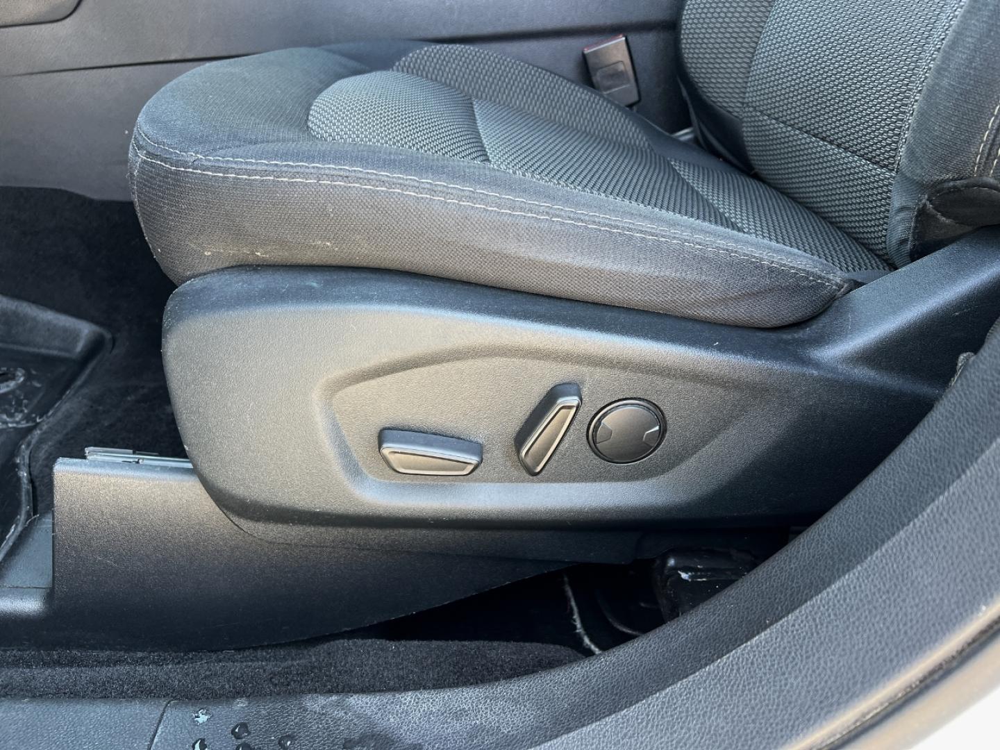 2019 WHITE /Black Cloth FORD EXPLORER XLT (1FM5K8D83KG) with an 3.5L V6 engine, Automatic transmission, located at 2990 Old Orchard Rd., Jackson, MO, 63755, 37.354214, -89.612106 - 2019 Ford Explorer XLT 116xxx miles 4 Wheel Drive 3.5L V6 Automatic 3rd Row Backup Camera Power Seats Bluetooth Cruise Power Windows/Locks/Mirrors We have financing available and we accept trades! Fill out a credit application on our website or come by today! If you have any questions, g - Photo#3