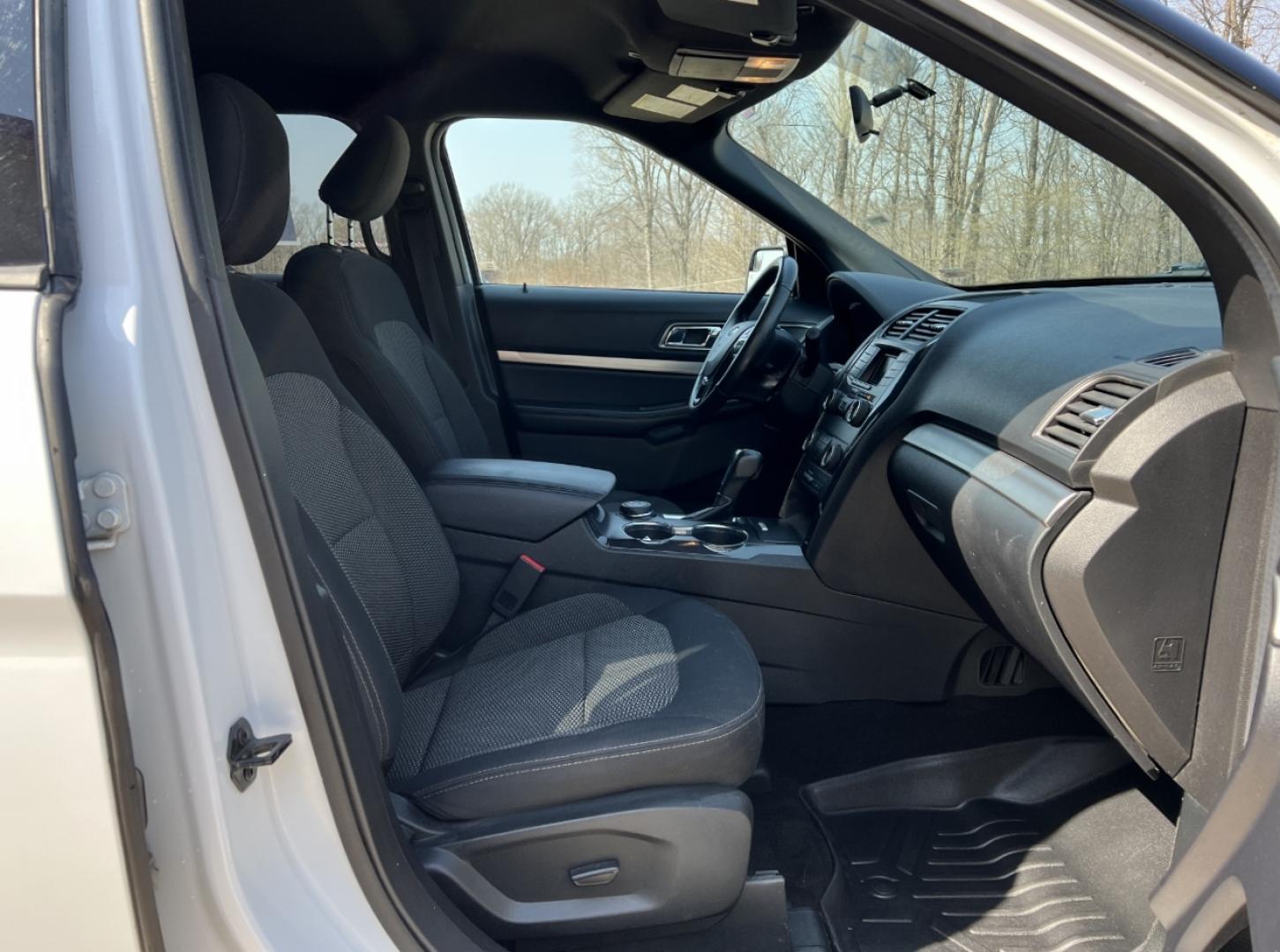 2019 WHITE /Black Cloth FORD EXPLORER XLT (1FM5K8D83KG) with an 3.5L V6 engine, Automatic transmission, located at 2990 Old Orchard Rd., Jackson, MO, 63755, 37.354214, -89.612106 - 2019 Ford Explorer XLT 116xxx miles 4 Wheel Drive 3.5L V6 Automatic 3rd Row Backup Camera Power Seats Bluetooth Cruise Power Windows/Locks/Mirrors We have financing available and we accept trades! Fill out a credit application on our website or come by today! If you have any questions, g - Photo#14