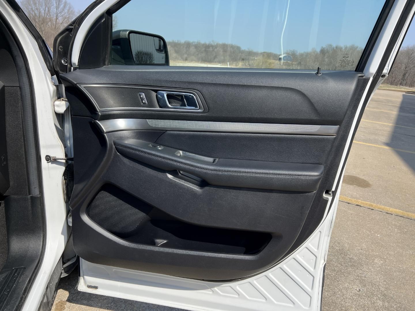 2019 WHITE /Black Cloth FORD EXPLORER XLT (1FM5K8D83KG) with an 3.5L V6 engine, Automatic transmission, located at 2990 Old Orchard Rd., Jackson, MO, 63755, 37.354214, -89.612106 - 2019 Ford Explorer XLT 116xxx miles 4 Wheel Drive 3.5L V6 Automatic 3rd Row Backup Camera Power Seats Bluetooth Cruise Power Windows/Locks/Mirrors We have financing available and we accept trades! Fill out a credit application on our website or come by today! If you have any questions, g - Photo#13