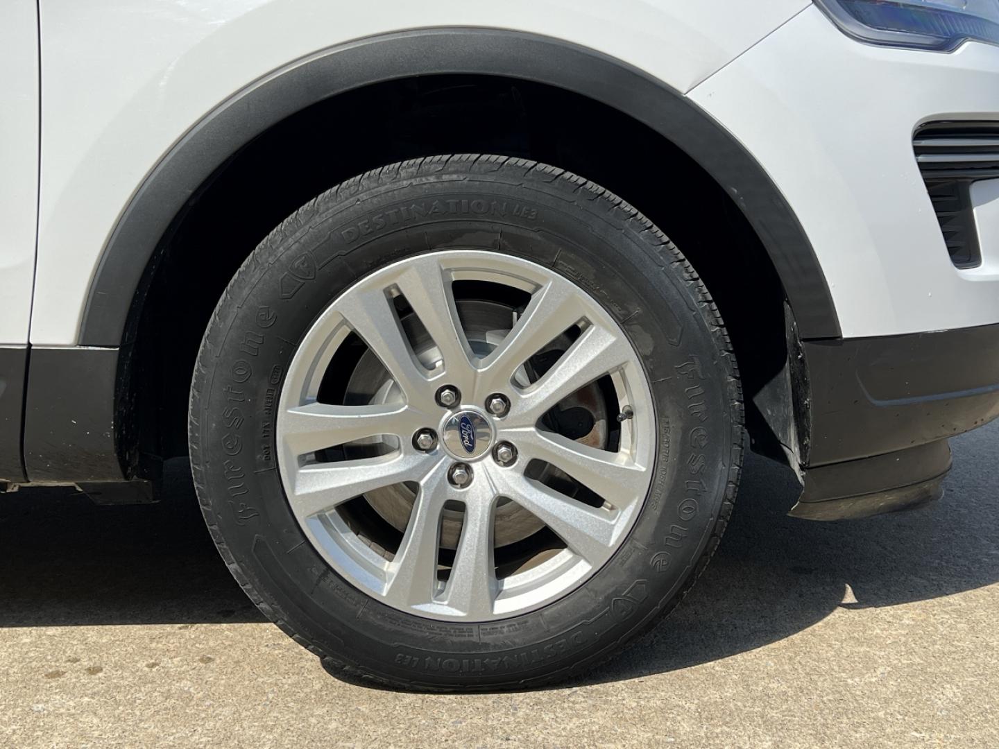 2019 WHITE /Black Cloth FORD EXPLORER XLT (1FM5K8D83KG) with an 3.5L V6 engine, Automatic transmission, located at 2990 Old Orchard Rd., Jackson, MO, 63755, 37.354214, -89.612106 - 2019 Ford Explorer XLT 116xxx miles 4 Wheel Drive 3.5L V6 Automatic 3rd Row Backup Camera Power Seats Bluetooth Cruise Power Windows/Locks/Mirrors We have financing available and we accept trades! Fill out a credit application on our website or come by today! If you have any questions, g - Photo#40