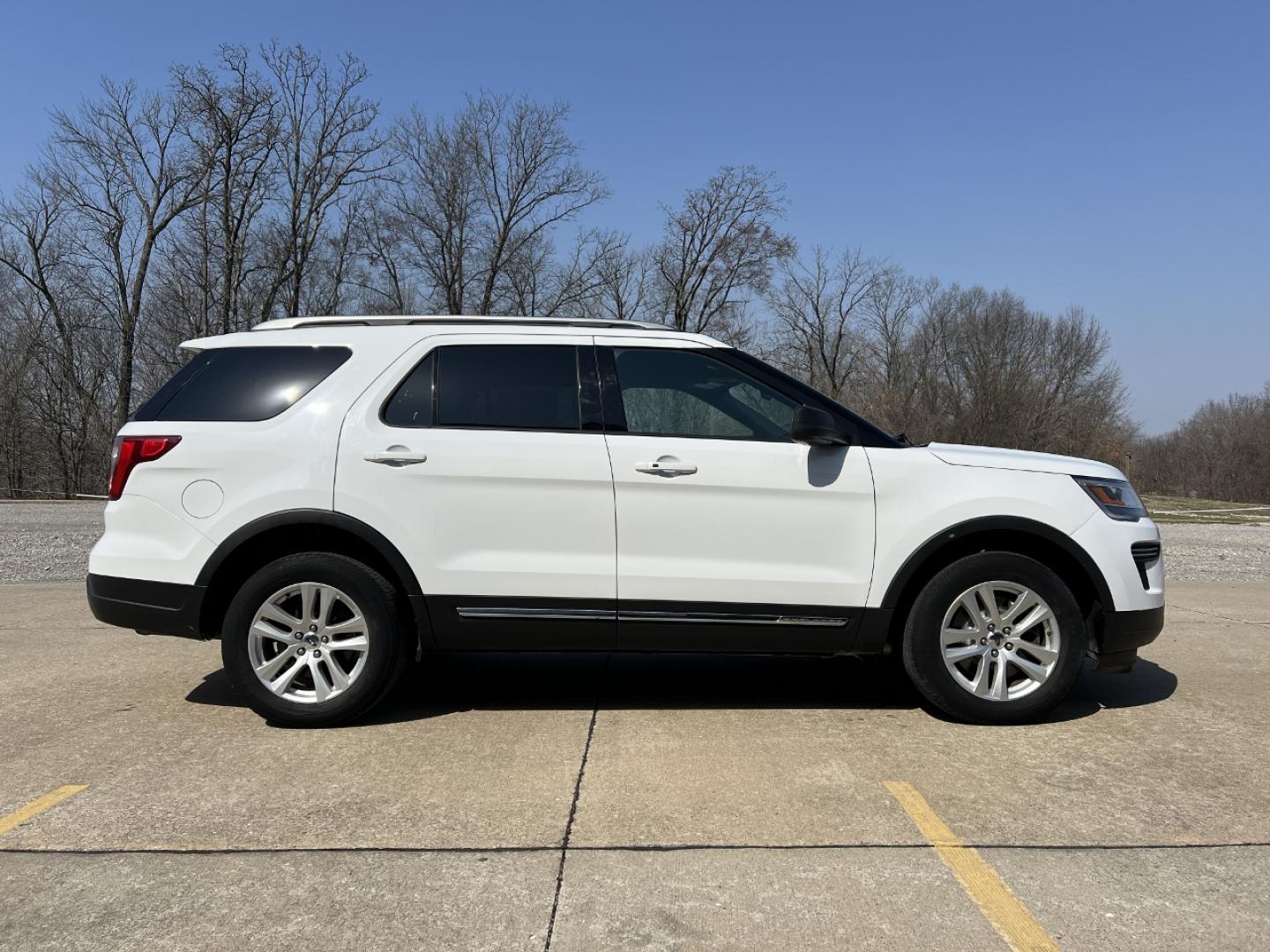 2019 WHITE /Black Cloth FORD EXPLORER XLT (1FM5K8D83KG) with an 3.5L V6 engine, Automatic transmission, located at 2990 Old Orchard Rd., Jackson, MO, 63755, 37.354214, -89.612106 - 2019 Ford Explorer XLT 116xxx miles 4 Wheel Drive 3.5L V6 Automatic 3rd Row Backup Camera Power Seats Bluetooth Cruise Power Windows/Locks/Mirrors We have financing available and we accept trades! Fill out a credit application on our website or come by today! If you have any questions, g - Photo#6