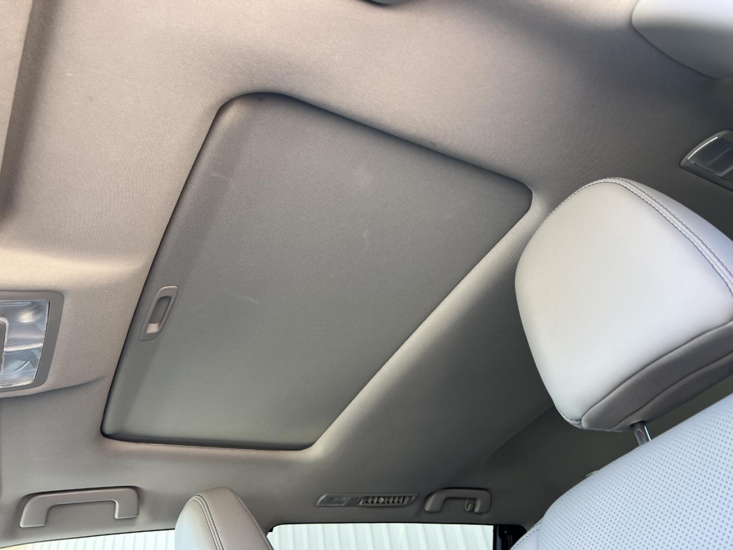 2016 WHITE /Tan Leather TOYOTA HIGHLANDER LIMITED (5TDDKRFH5GS) with an 3.5L V6 engine, Automatic transmission, located at 2990 Old Orchard Rd., Jackson, MO, 63755, 37.354214, -89.612106 - 2016 Toyota Highlander Limited Local 1-Owner 101xxx miles All Wheel Drive 3.5L V6 Automatic Leather 3rd Row Navigation Power/Heated/Cooled Seats Backup Camera Sunroof Bluetooth Cruise Power Windows/Locks/Mirrors We have financing available and we accept trades! Fill out a credit appli - Photo#5