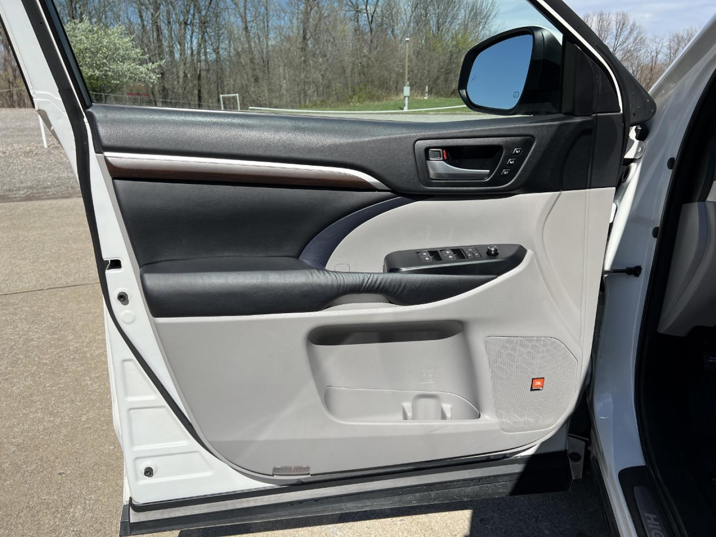 2016 WHITE /Tan Leather TOYOTA HIGHLANDER LIMITED (5TDDKRFH5GS) with an 3.5L V6 engine, Automatic transmission, located at 2990 Old Orchard Rd., Jackson, MO, 63755, 37.354214, -89.612106 - 2016 Toyota Highlander Limited Local 1-Owner 101xxx miles All Wheel Drive 3.5L V6 Automatic Leather 3rd Row Navigation Power/Heated/Cooled Seats Backup Camera Sunroof Bluetooth Cruise Power Windows/Locks/Mirrors We have financing available and we accept trades! Fill out a credit appli - Photo#14