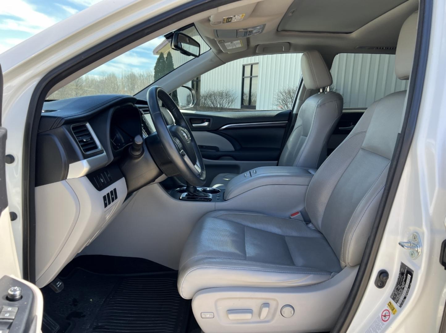2016 WHITE /Tan Leather TOYOTA HIGHLANDER LIMITED (5TDDKRFH5GS) with an 3.5L V6 engine, Automatic transmission, located at 2990 Old Orchard Rd., Jackson, MO, 63755, 37.354214, -89.612106 - 2016 Toyota Highlander Limited Local 1-Owner 101xxx miles All Wheel Drive 3.5L V6 Automatic Leather 3rd Row Navigation Power/Heated/Cooled Seats Backup Camera Sunroof Bluetooth Cruise Power Windows/Locks/Mirrors We have financing available and we accept trades! Fill out a credit appli - Photo#15