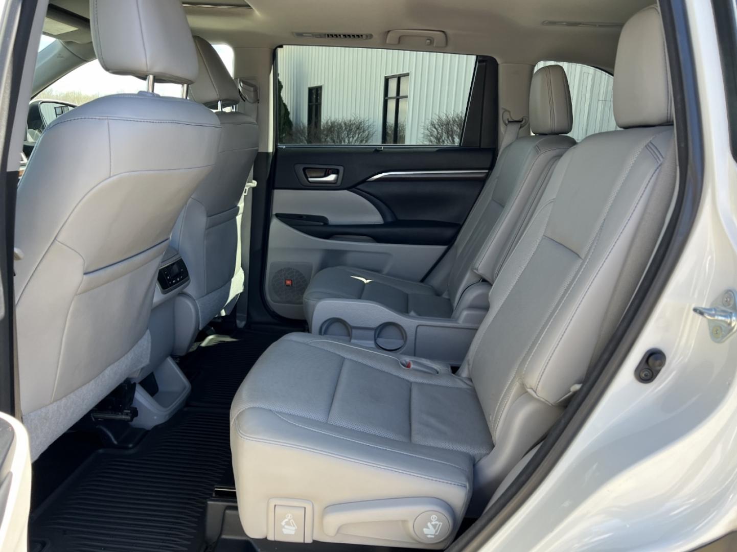 2016 WHITE /Tan Leather TOYOTA HIGHLANDER LIMITED (5TDDKRFH5GS) with an 3.5L V6 engine, Automatic transmission, located at 2990 Old Orchard Rd., Jackson, MO, 63755, 37.354214, -89.612106 - 2016 Toyota Highlander Limited Local 1-Owner 101xxx miles All Wheel Drive 3.5L V6 Automatic Leather 3rd Row Navigation Power/Heated/Cooled Seats Backup Camera Sunroof Bluetooth Cruise Power Windows/Locks/Mirrors We have financing available and we accept trades! Fill out a credit appli - Photo#18