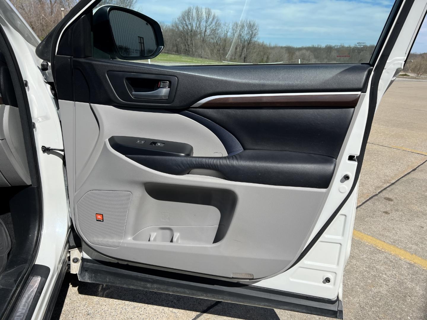 2016 WHITE /Tan Leather TOYOTA HIGHLANDER LIMITED (5TDDKRFH5GS) with an 3.5L V6 engine, Automatic transmission, located at 2990 Old Orchard Rd., Jackson, MO, 63755, 37.354214, -89.612106 - 2016 Toyota Highlander Limited Local 1-Owner 101xxx miles All Wheel Drive 3.5L V6 Automatic Leather 3rd Row Navigation Power/Heated/Cooled Seats Backup Camera Sunroof Bluetooth Cruise Power Windows/Locks/Mirrors We have financing available and we accept trades! Fill out a credit appli - Photo#16