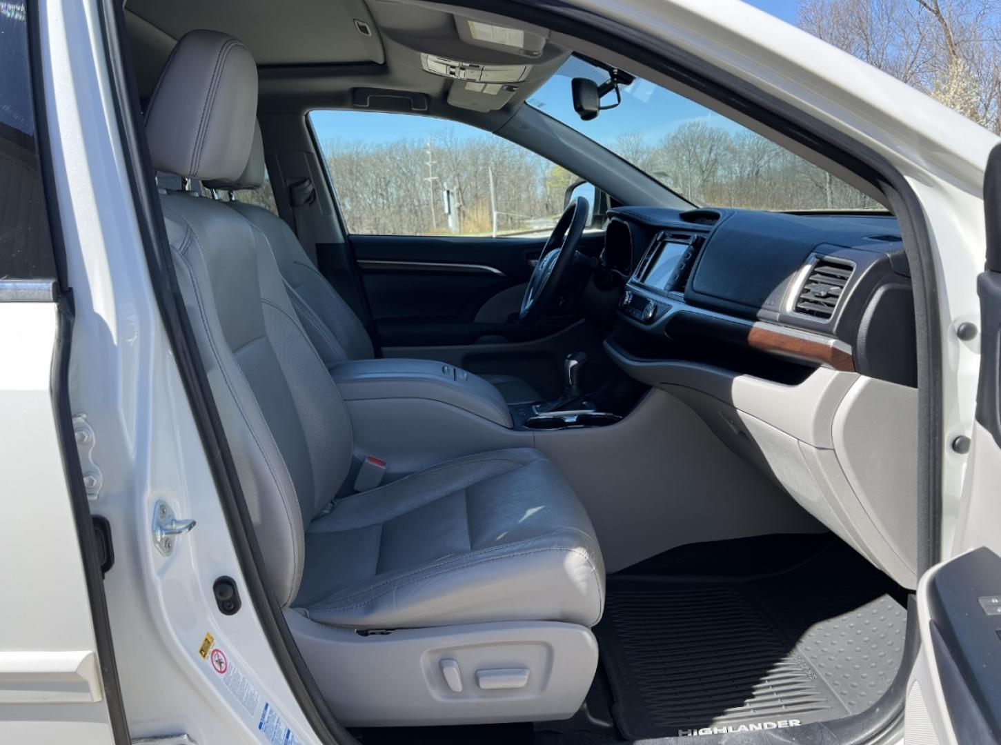 2016 WHITE /Tan Leather TOYOTA HIGHLANDER LIMITED (5TDDKRFH5GS) with an 3.5L V6 engine, Automatic transmission, located at 2990 Old Orchard Rd., Jackson, MO, 63755, 37.354214, -89.612106 - 2016 Toyota Highlander Limited Local 1-Owner 101xxx miles All Wheel Drive 3.5L V6 Automatic Leather 3rd Row Navigation Power/Heated/Cooled Seats Backup Camera Sunroof Bluetooth Cruise Power Windows/Locks/Mirrors We have financing available and we accept trades! Fill out a credit appli - Photo#17