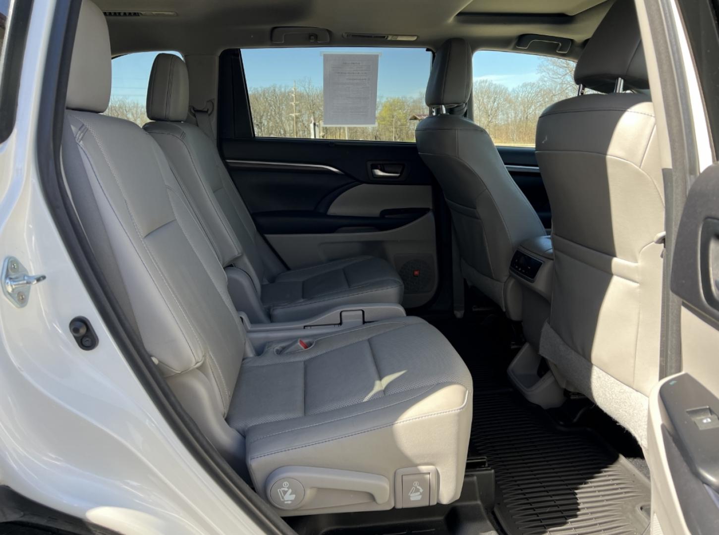 2016 WHITE /Tan Leather TOYOTA HIGHLANDER LIMITED (5TDDKRFH5GS) with an 3.5L V6 engine, Automatic transmission, located at 2990 Old Orchard Rd., Jackson, MO, 63755, 37.354214, -89.612106 - 2016 Toyota Highlander Limited Local 1-Owner 101xxx miles All Wheel Drive 3.5L V6 Automatic Leather 3rd Row Navigation Power/Heated/Cooled Seats Backup Camera Sunroof Bluetooth Cruise Power Windows/Locks/Mirrors We have financing available and we accept trades! Fill out a credit appli - Photo#19