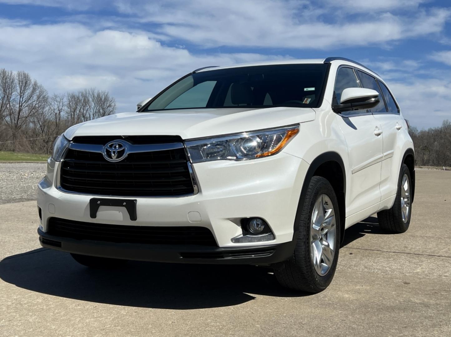 2016 WHITE /Tan Leather TOYOTA HIGHLANDER LIMITED (5TDDKRFH5GS) with an 3.5L V6 engine, Automatic transmission, located at 2990 Old Orchard Rd., Jackson, MO, 63755, 37.354214, -89.612106 - 2016 Toyota Highlander Limited Local 1-Owner 101xxx miles All Wheel Drive 3.5L V6 Automatic Leather 3rd Row Navigation Power/Heated/Cooled Seats Backup Camera Sunroof Bluetooth Cruise Power Windows/Locks/Mirrors We have financing available and we accept trades! Fill out a credit appli - Photo#7