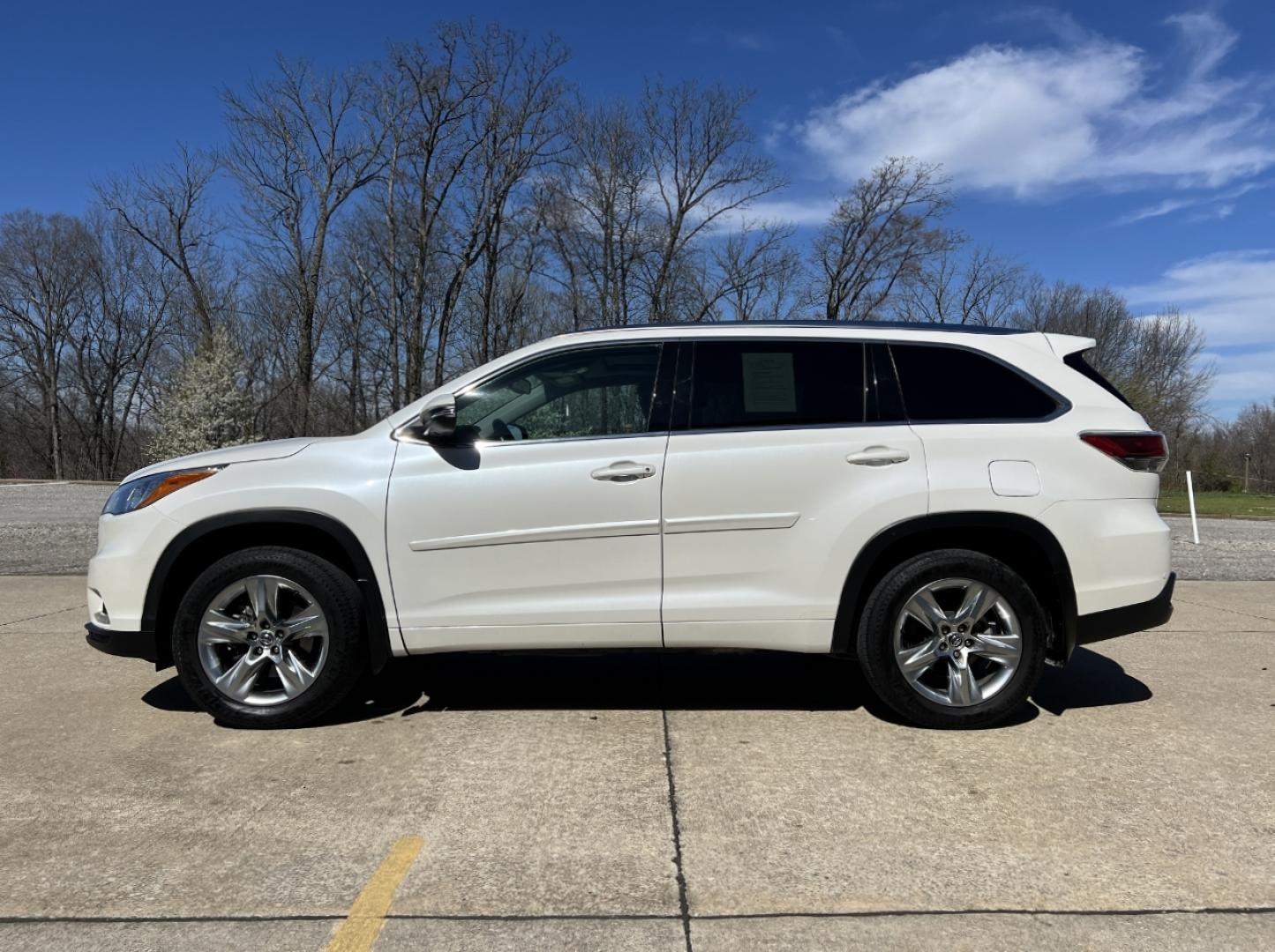 2016 WHITE /Tan Leather TOYOTA HIGHLANDER LIMITED (5TDDKRFH5GS) with an 3.5L V6 engine, Automatic transmission, located at 2990 Old Orchard Rd., Jackson, MO, 63755, 37.354214, -89.612106 - 2016 Toyota Highlander Limited Local 1-Owner 101xxx miles All Wheel Drive 3.5L V6 Automatic Leather 3rd Row Navigation Power/Heated/Cooled Seats Backup Camera Sunroof Bluetooth Cruise Power Windows/Locks/Mirrors We have financing available and we accept trades! Fill out a credit appli - Photo#8