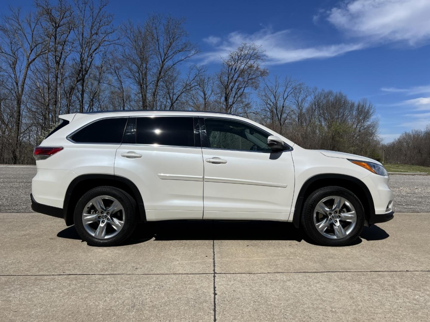 2016 WHITE /Tan Leather TOYOTA HIGHLANDER LIMITED (5TDDKRFH5GS) with an 3.5L V6 engine, Automatic transmission, located at 2990 Old Orchard Rd., Jackson, MO, 63755, 37.354214, -89.612106 - 2016 Toyota Highlander Limited Local 1-Owner 101xxx miles All Wheel Drive 3.5L V6 Automatic Leather 3rd Row Navigation Power/Heated/Cooled Seats Backup Camera Sunroof Bluetooth Cruise Power Windows/Locks/Mirrors We have financing available and we accept trades! Fill out a credit appli - Photo#9