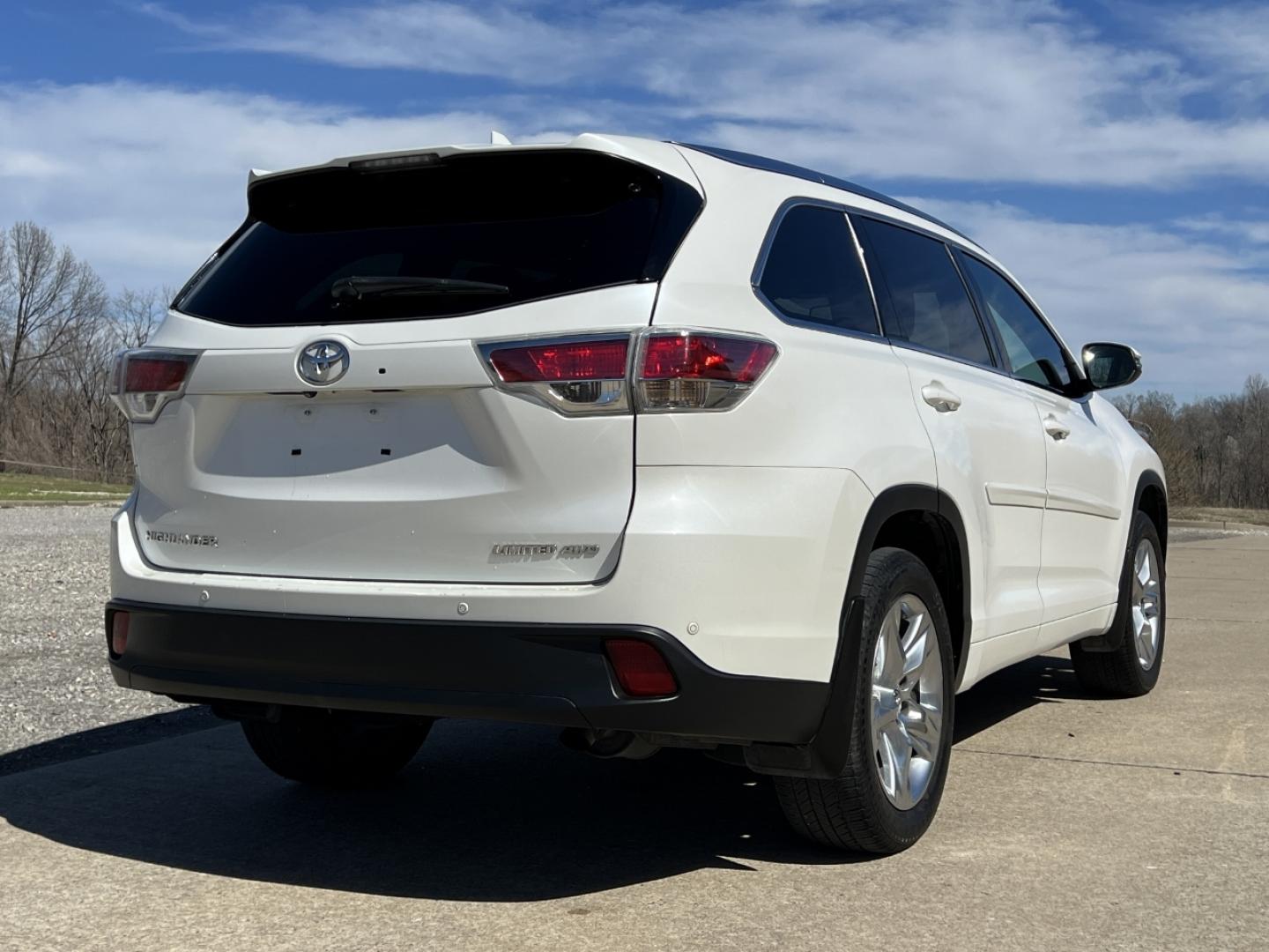 2016 WHITE /Tan Leather TOYOTA HIGHLANDER LIMITED (5TDDKRFH5GS) with an 3.5L V6 engine, Automatic transmission, located at 2990 Old Orchard Rd., Jackson, MO, 63755, 37.354214, -89.612106 - 2016 Toyota Highlander Limited Local 1-Owner 101xxx miles All Wheel Drive 3.5L V6 Automatic Leather 3rd Row Navigation Power/Heated/Cooled Seats Backup Camera Sunroof Bluetooth Cruise Power Windows/Locks/Mirrors We have financing available and we accept trades! Fill out a credit appli - Photo#10